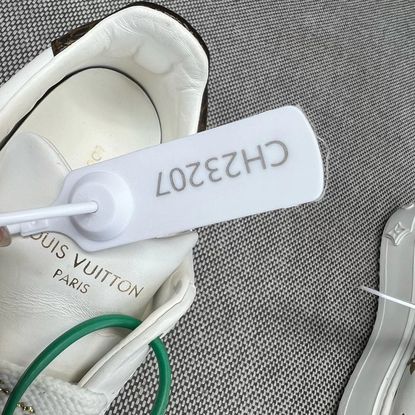 Louis Vuitton LV Time Out Platinum White All Over Print 35.5 Mint Size US 4.5 / IT 34.5 - 9 Thumbnail