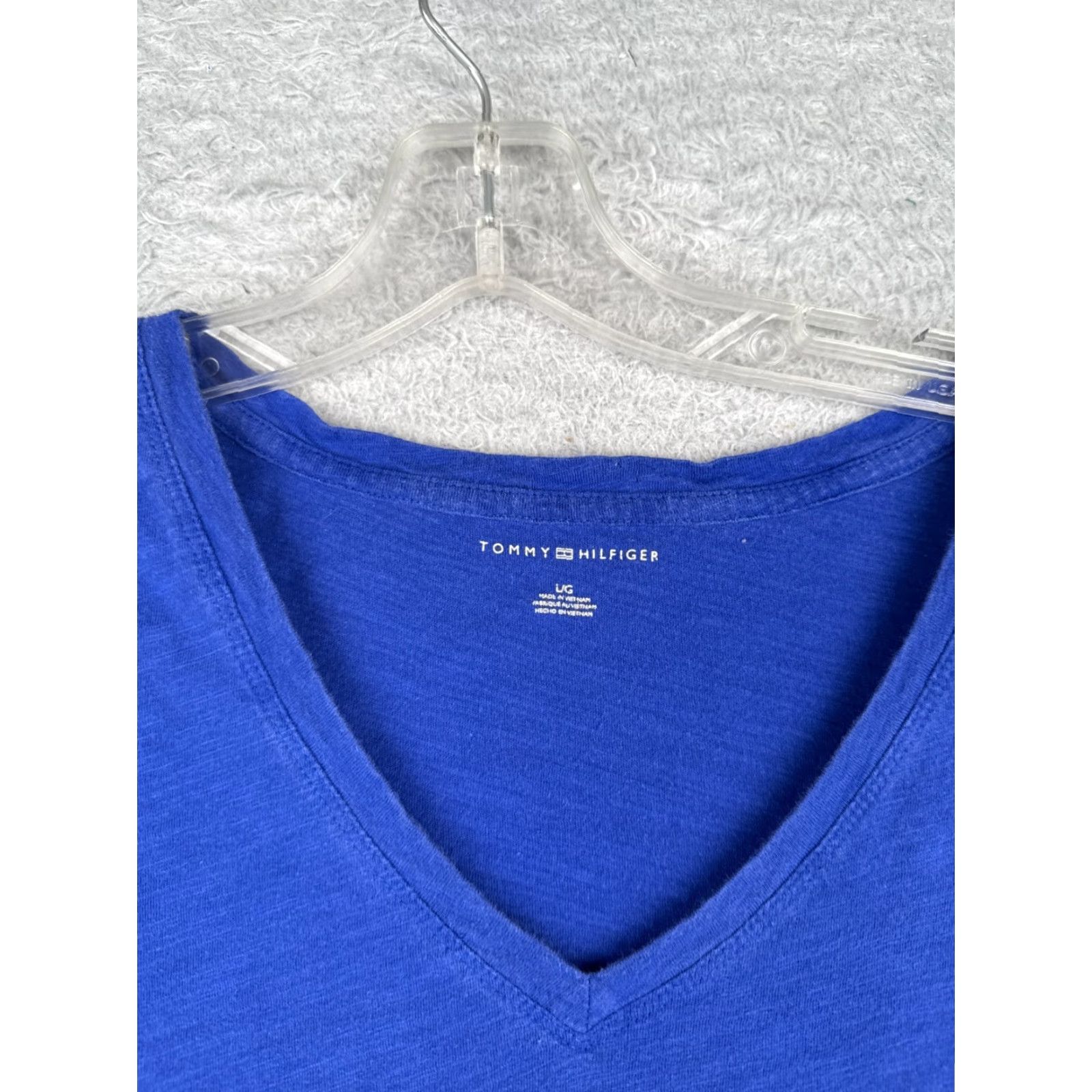 Tommy Hilfiger VINTAGE Tommy Hilfiger Shirt Women L Blue V-Neck Short Sleeve 100% Cotton Logo Casual Mens? Womens? Wait. No. END. Size L / US 10 / IT 46 - 6 Thumbnail