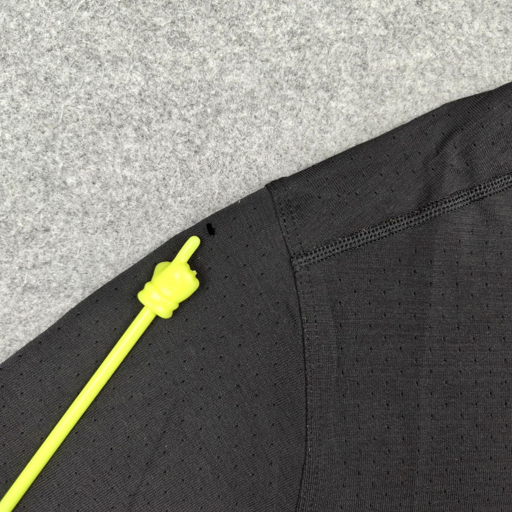 Lululemon Lululemon Metal Vent Tech Surge Shirt Mens Large Black 1/4 Zip Running Training Size US L / EU 52-54 / 3 - 3 Thumbnail