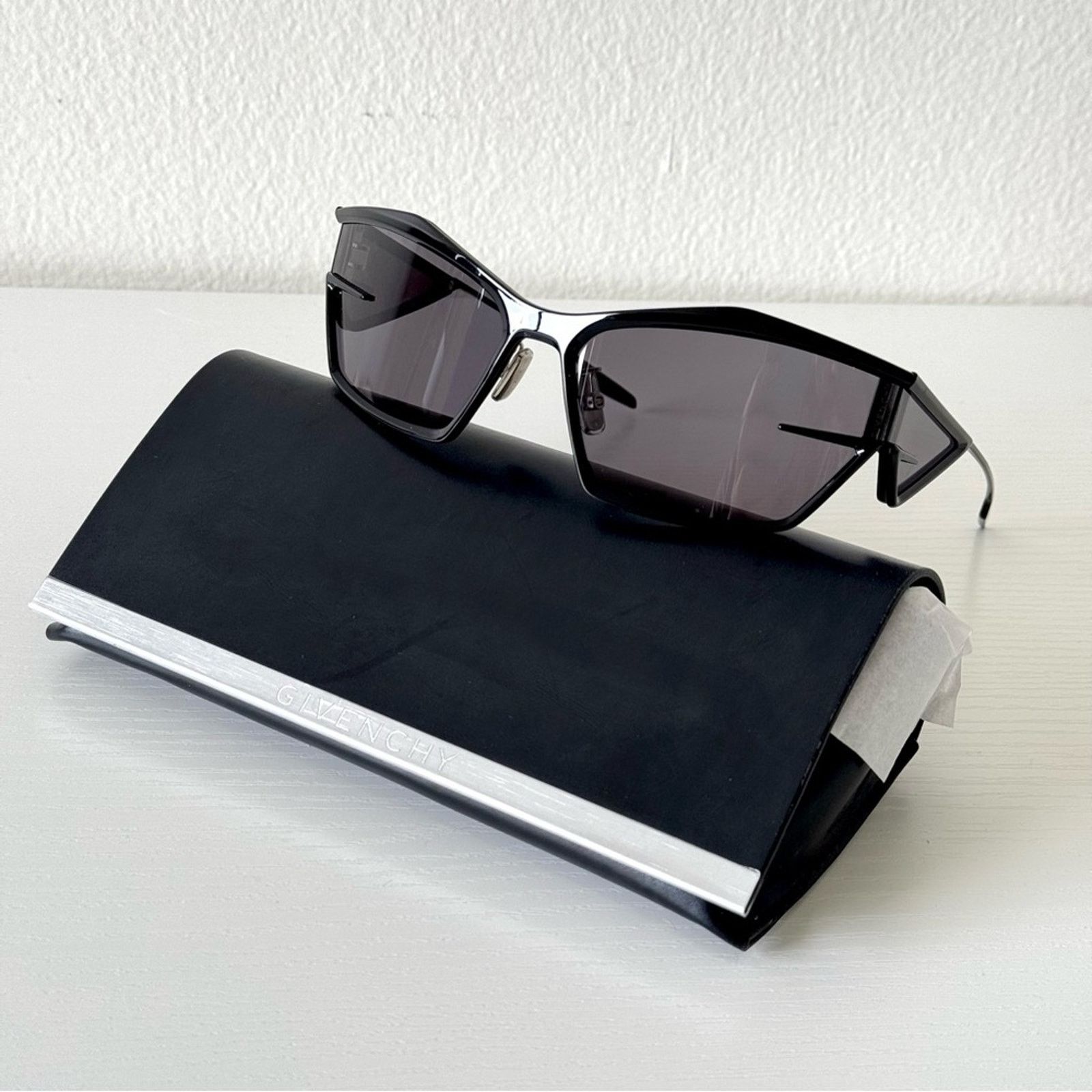 Givenchy NEW! Givenchy Black Sunglasses, GV40066U 01A, Authentic Size ONE SIZE - 1 Thumbnail