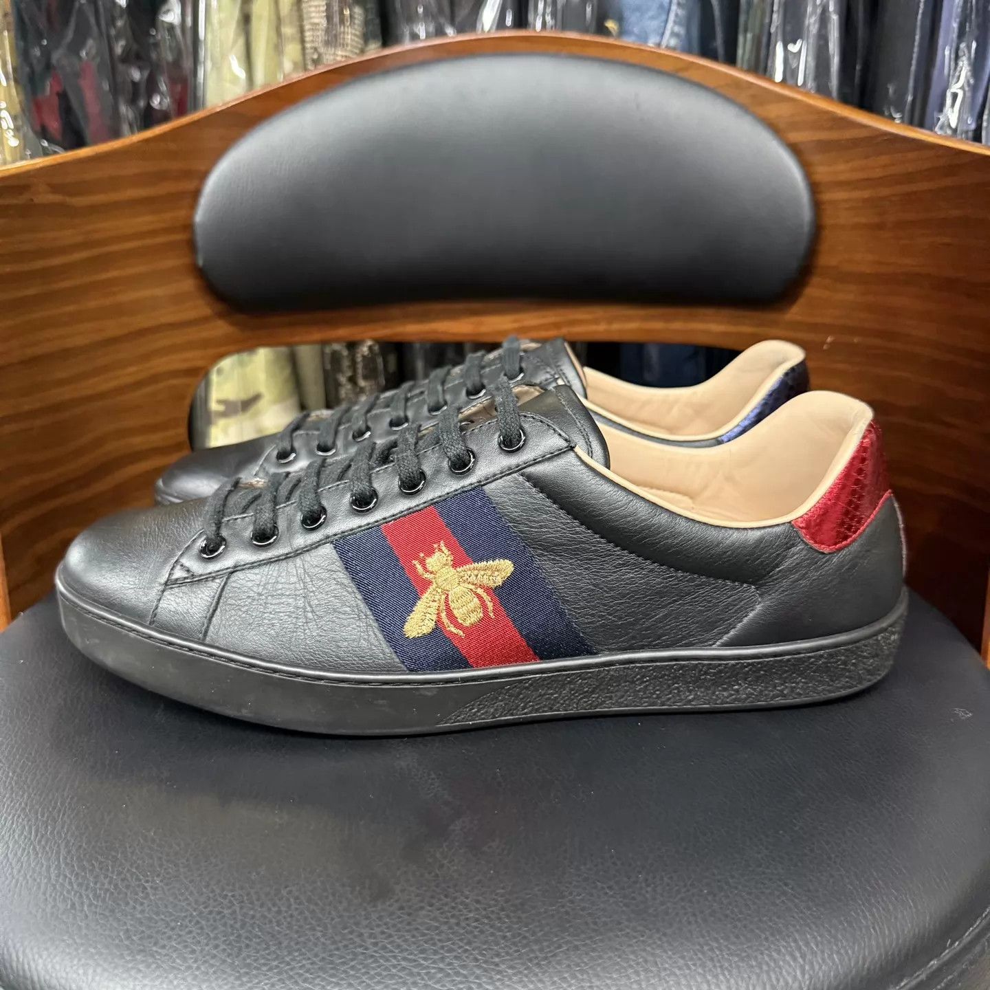 Gucci Gucci Ace Sneaker Bee Embroidered 43 Like New Worn 2x Size US 10 / EU 43 - 6 Thumbnail