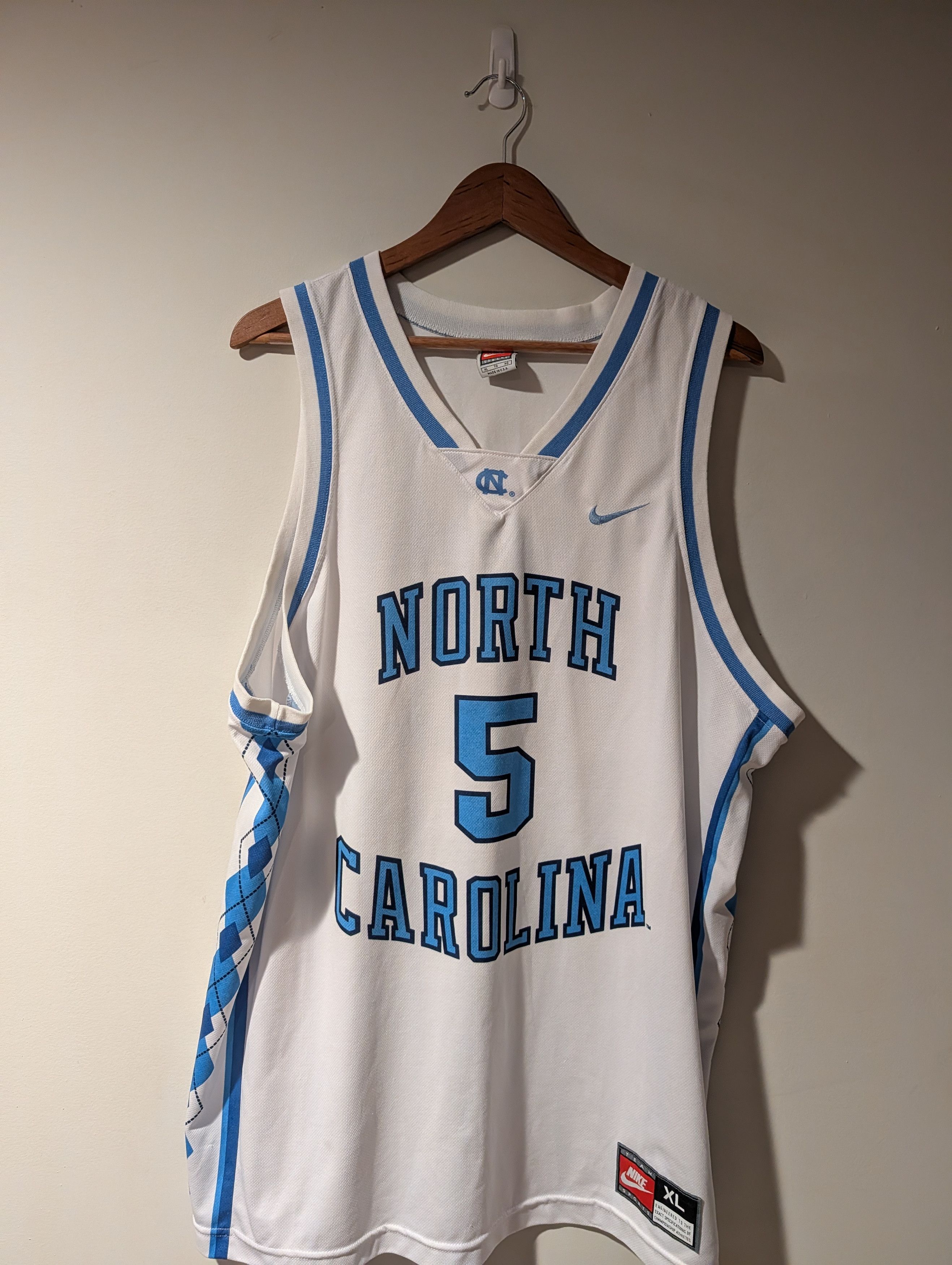 Nike VTG Nike North Carolina Tar Heels #5 Basketball Jersey XL Size US XL / EU 56 / 4 - 1 Thumbnail