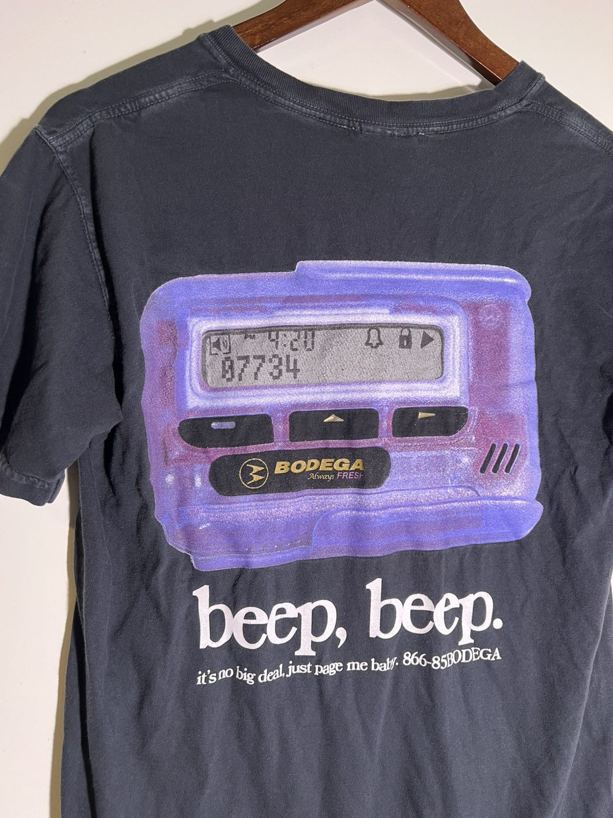 Bodega Bodega Beep Beep Cassette Walkman Radio Designer Retro Shirt Size US S / EU 44-46 / 1 - 3 Thumbnail