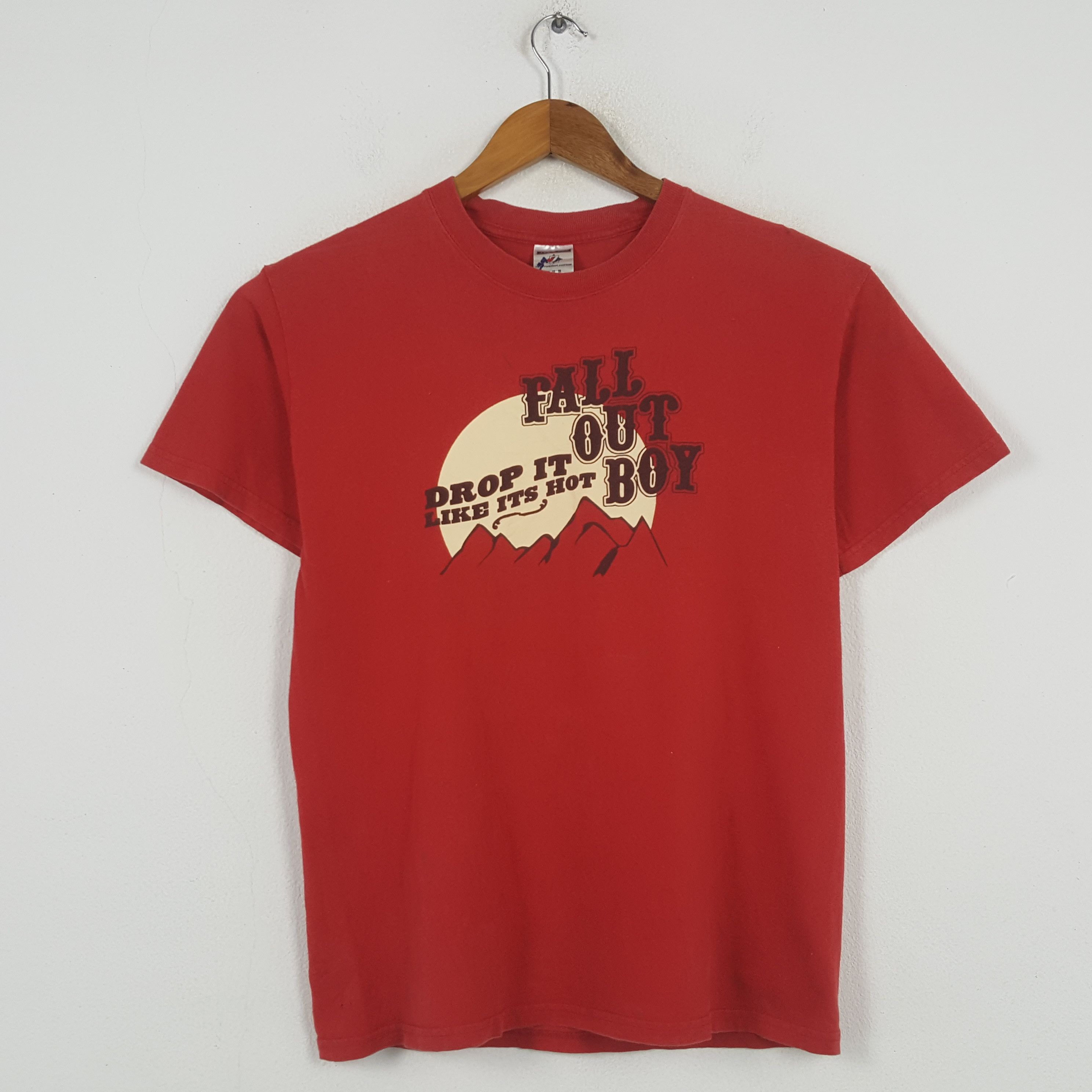 Band Tees Vintage FALL OUT BOY American Rock Band T-shirt 31 Size US M / EU 48-50 / 2 - 1 Thumbnail