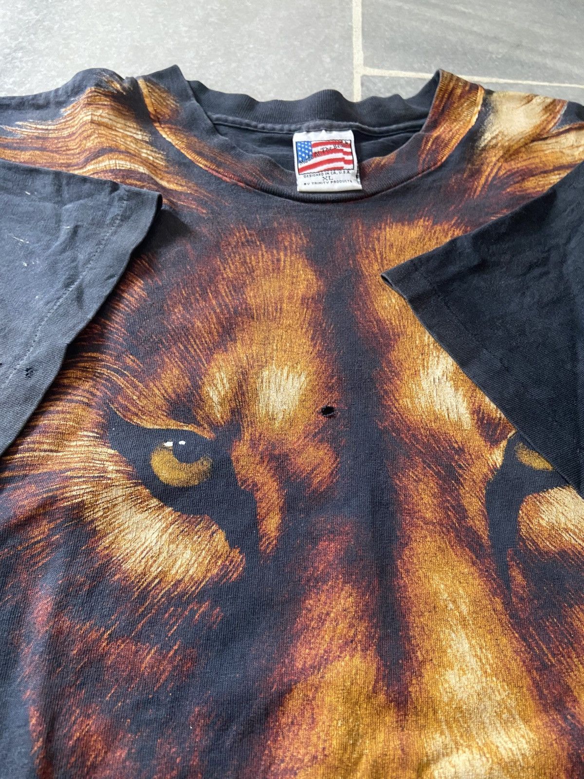 Vintage Vintage Lion King Trinity Sport Sun Faded Tee Size US XL / EU 56 / 4 - 6 Thumbnail