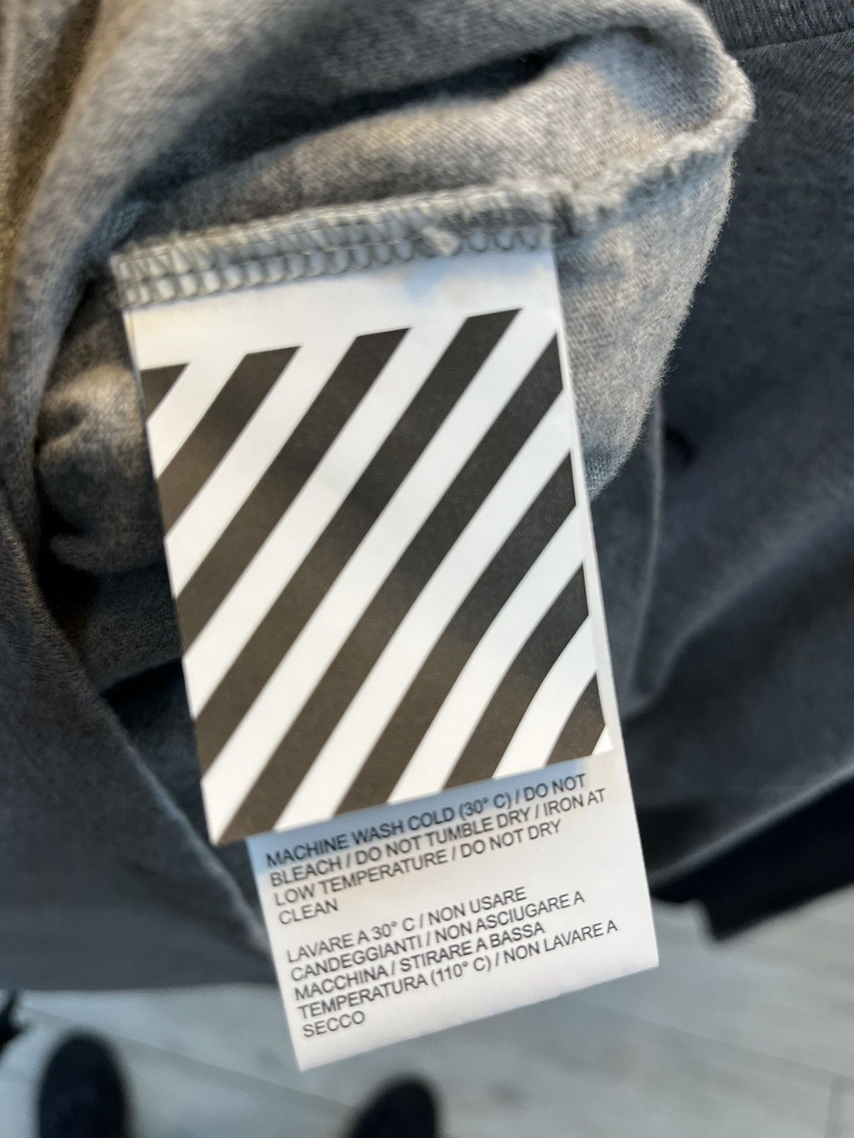 Off-White Longsleeve Off White FW18-19 L Size US L / EU 52-54 / 3 - 4 Thumbnail