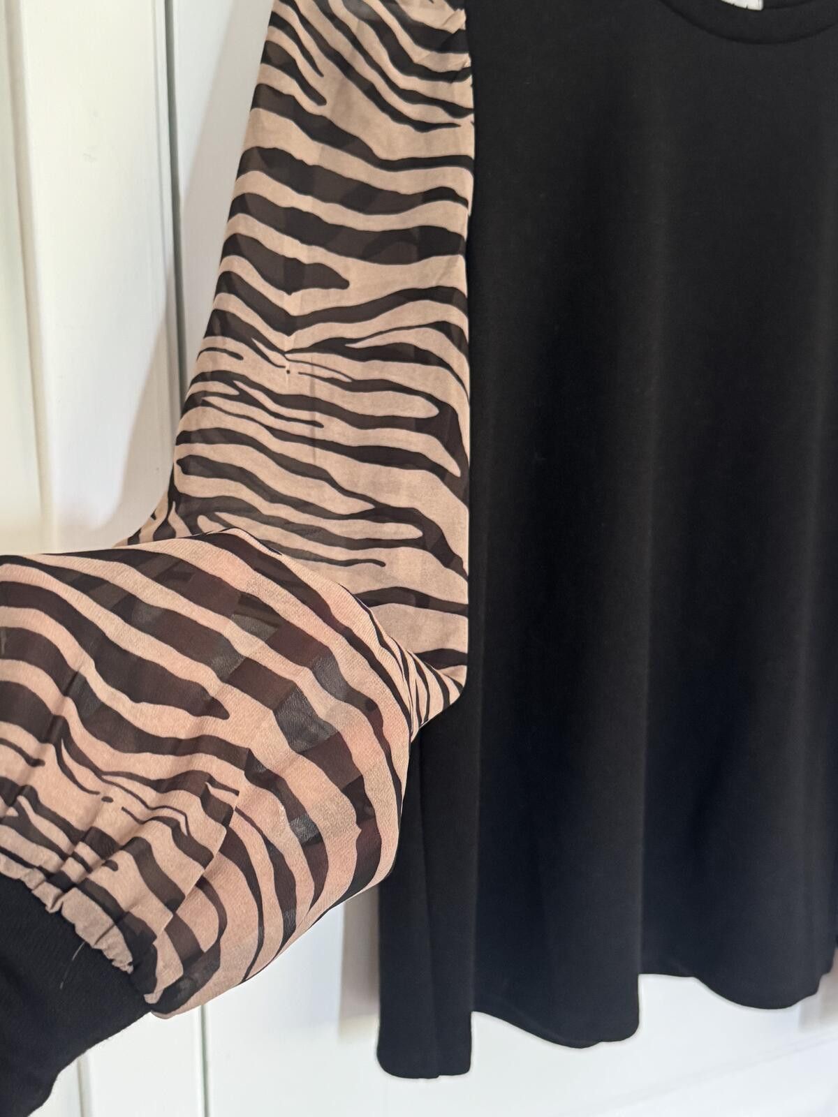 Other THML Black Top with Sheer Zebra Print Sleeves XS Size XS / US 0-2 / IT 36-38 - 2 Thumbnail