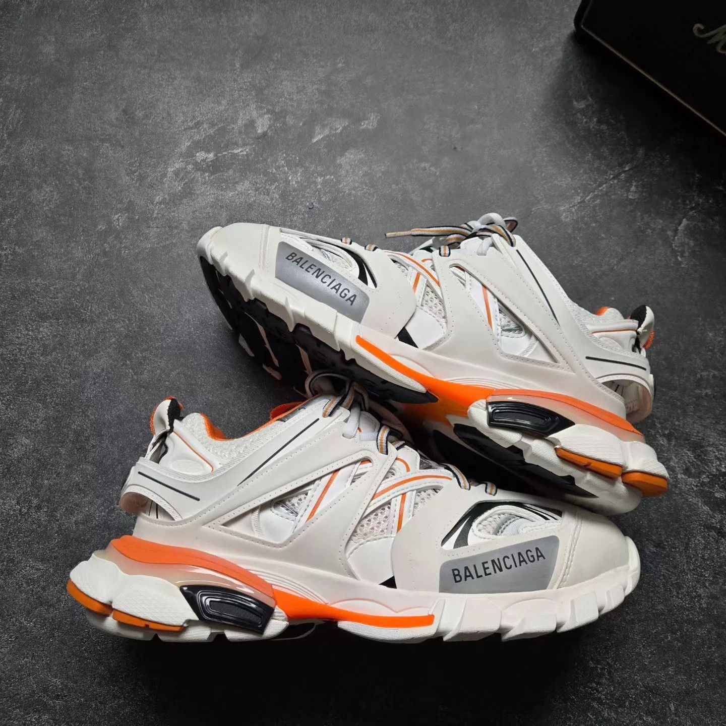 Balenciaga Balenciaga White Lowtop Sneakers 39 Men Size US 6.5 / EU 39-40 - 1 Thumbnail