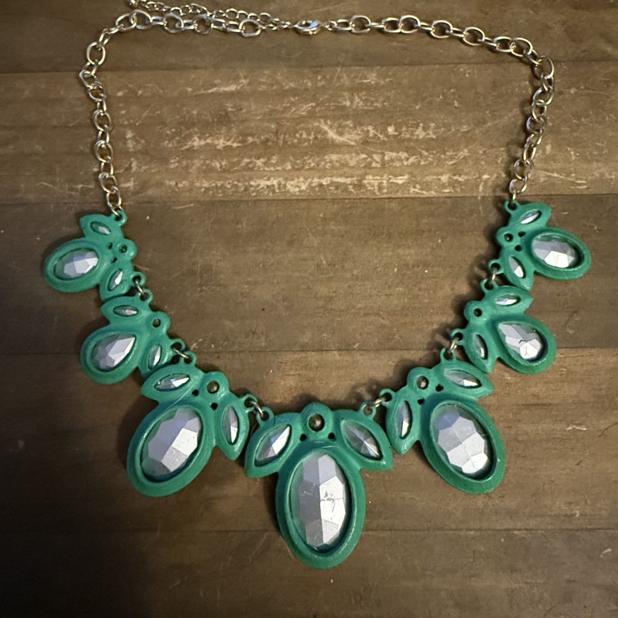 Other Gold tone pink gemstone set in green statement necklace Size ONE SIZE - 6 Thumbnail