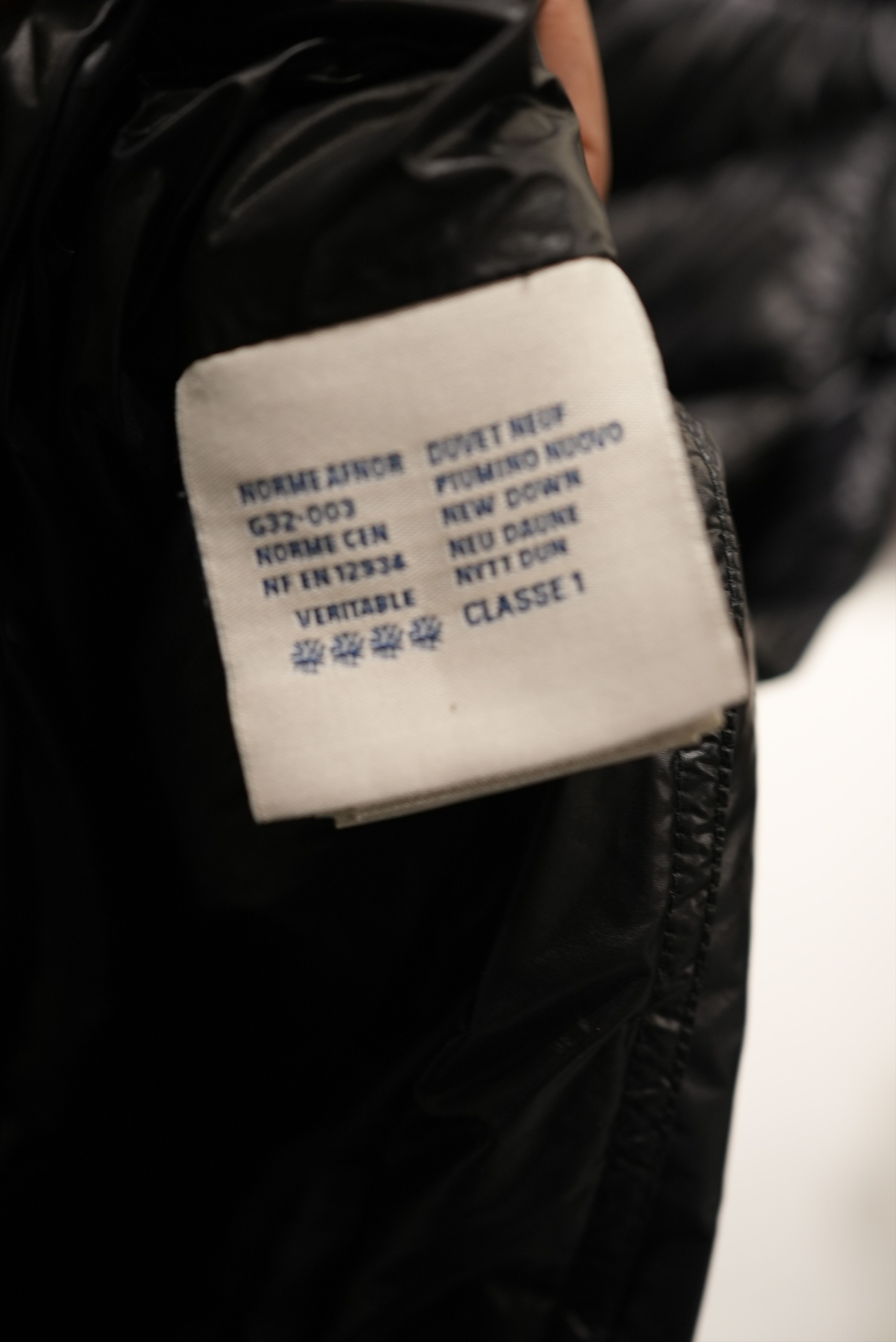 Moncler MONCLER Longue Saison Down size L Vest Size US L / EU 52-54 / 3 - 7 Thumbnail