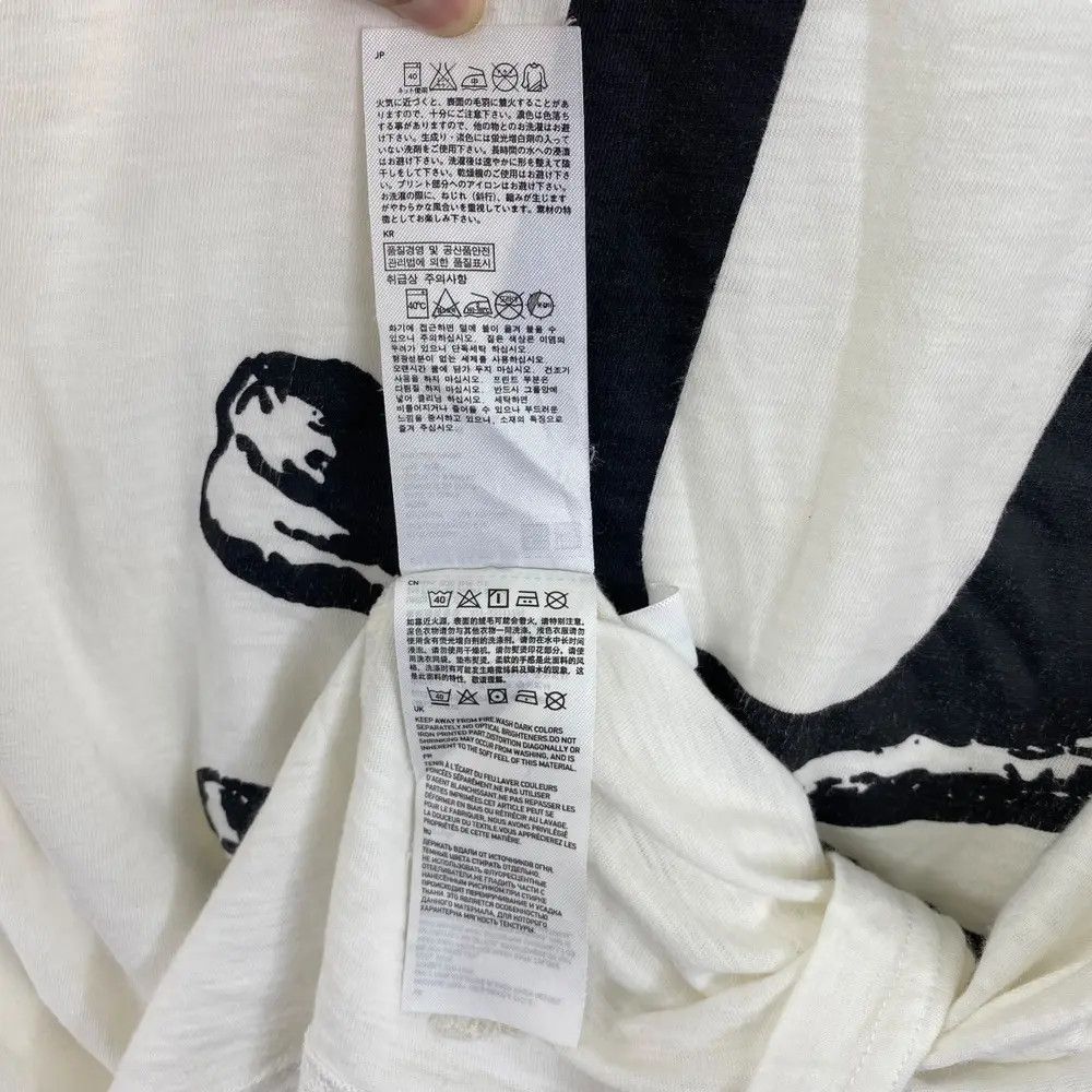 Japanese Brand UNIQLO UNDERCOVER Cross Bone Graphic Tee Shirt Small Size Size S / US 4 / IT 40 - 7 Thumbnail