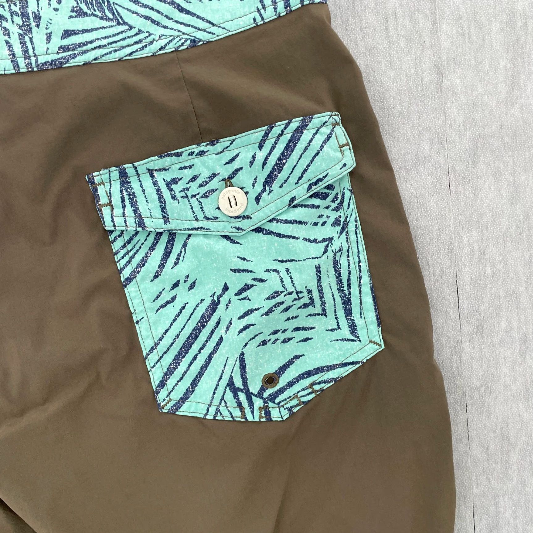 Patagonia Patagonia Shorts Adult 34 Brown Swim Trunks Lightweight Board Outdoors Logo Mens Size US 34 / EU 50 - 4 Thumbnail