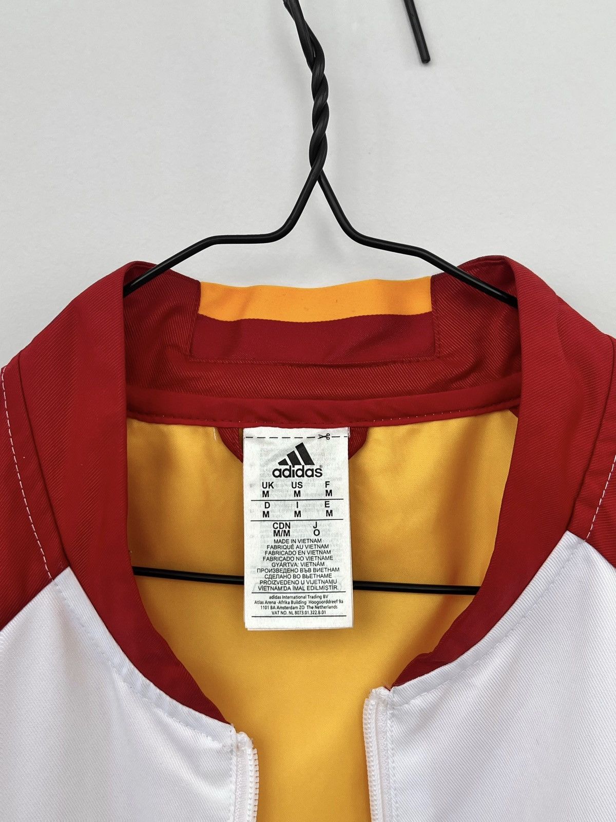 Adidas VINTAGE ADIDAS SPAIN EURO 2016 FOOTBALL SOCCER JACKET Size US M / EU 48-50 / 2 - 3 Thumbnail
