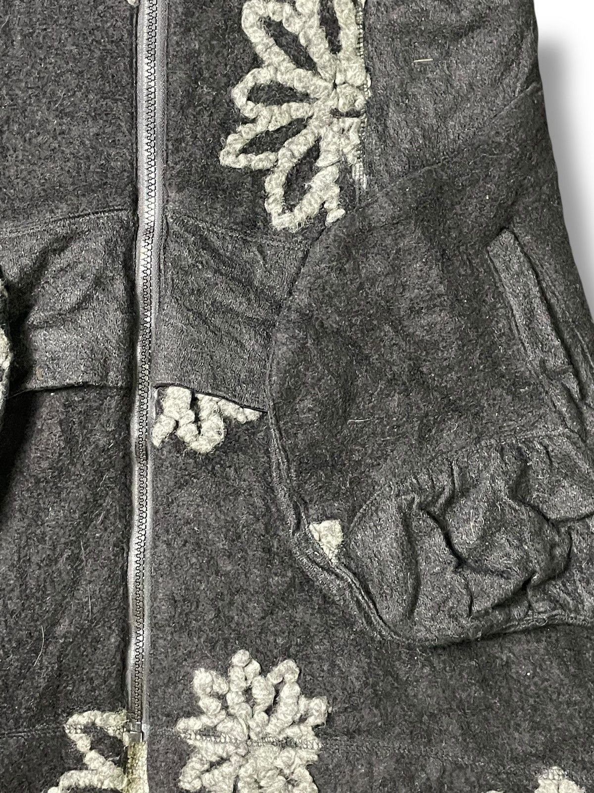 If Six Was Nine × Japanese Brand × Le Grande Bleu (L.G.B.) Koibito Misaki x Flower Embroided Wool Vests (32) Size US S / EU 44-46 / 1 - 5 Thumbnail