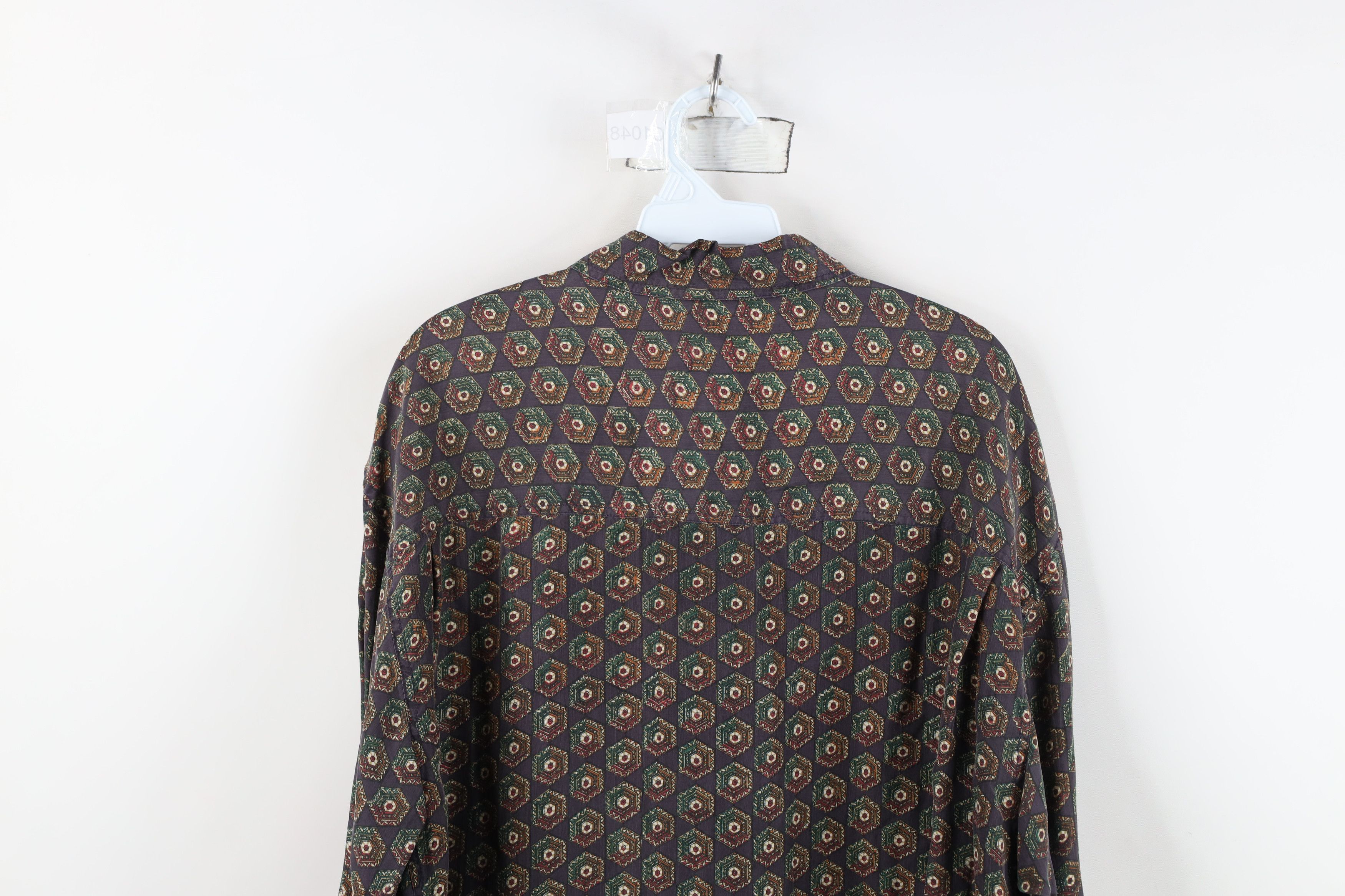 Vintage Vintage 90s Streetwear Faded Geometric Baggy Button Shirt Size US M / EU 48-50 / 2 - 11 Thumbnail