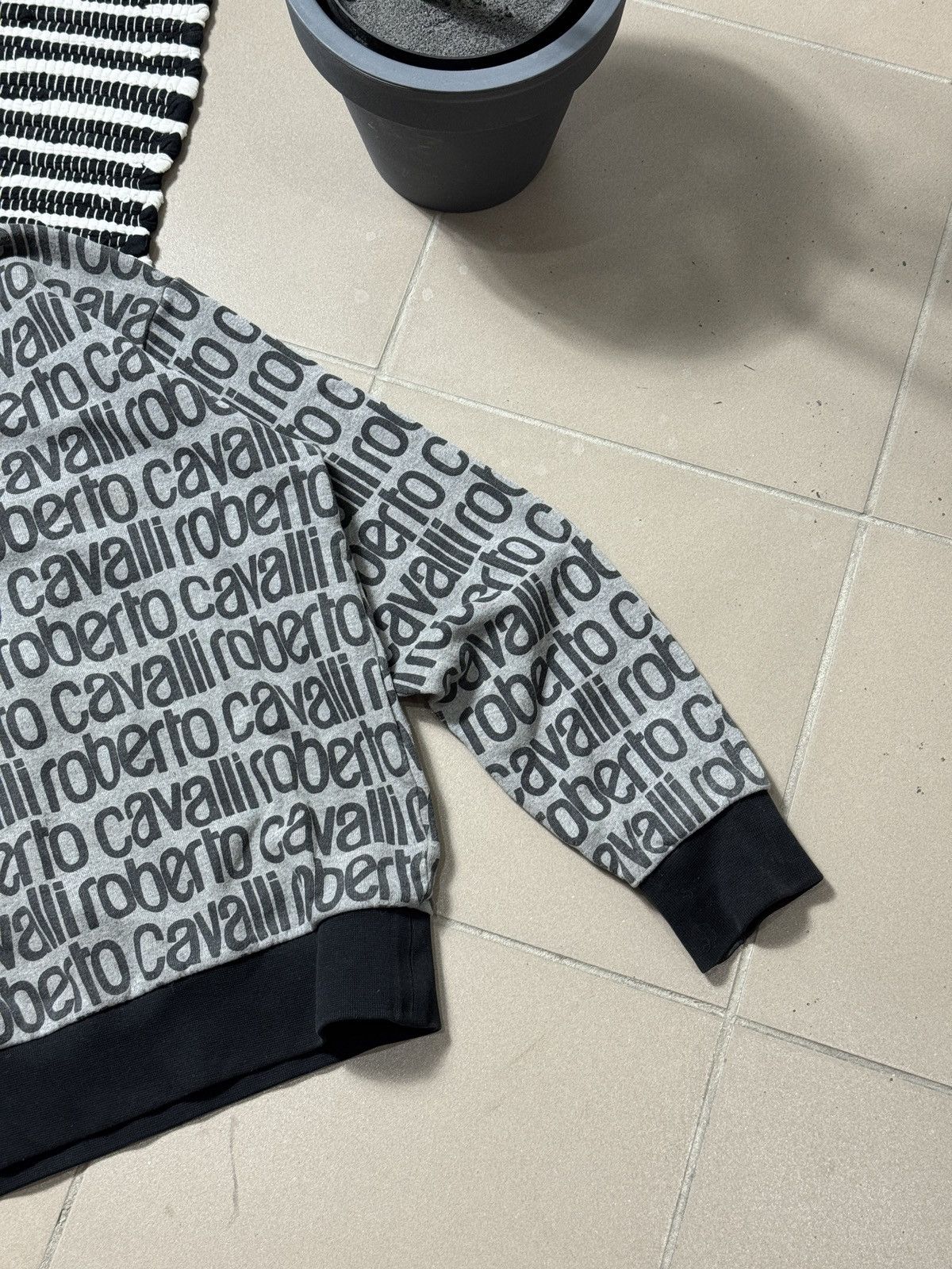 Roberto Cavalli VINTAGE ROBERTO CAVALLI 2000s MONOGRAM SWEATSHIRT Size S / US 4 / IT 40 - 3 Thumbnail