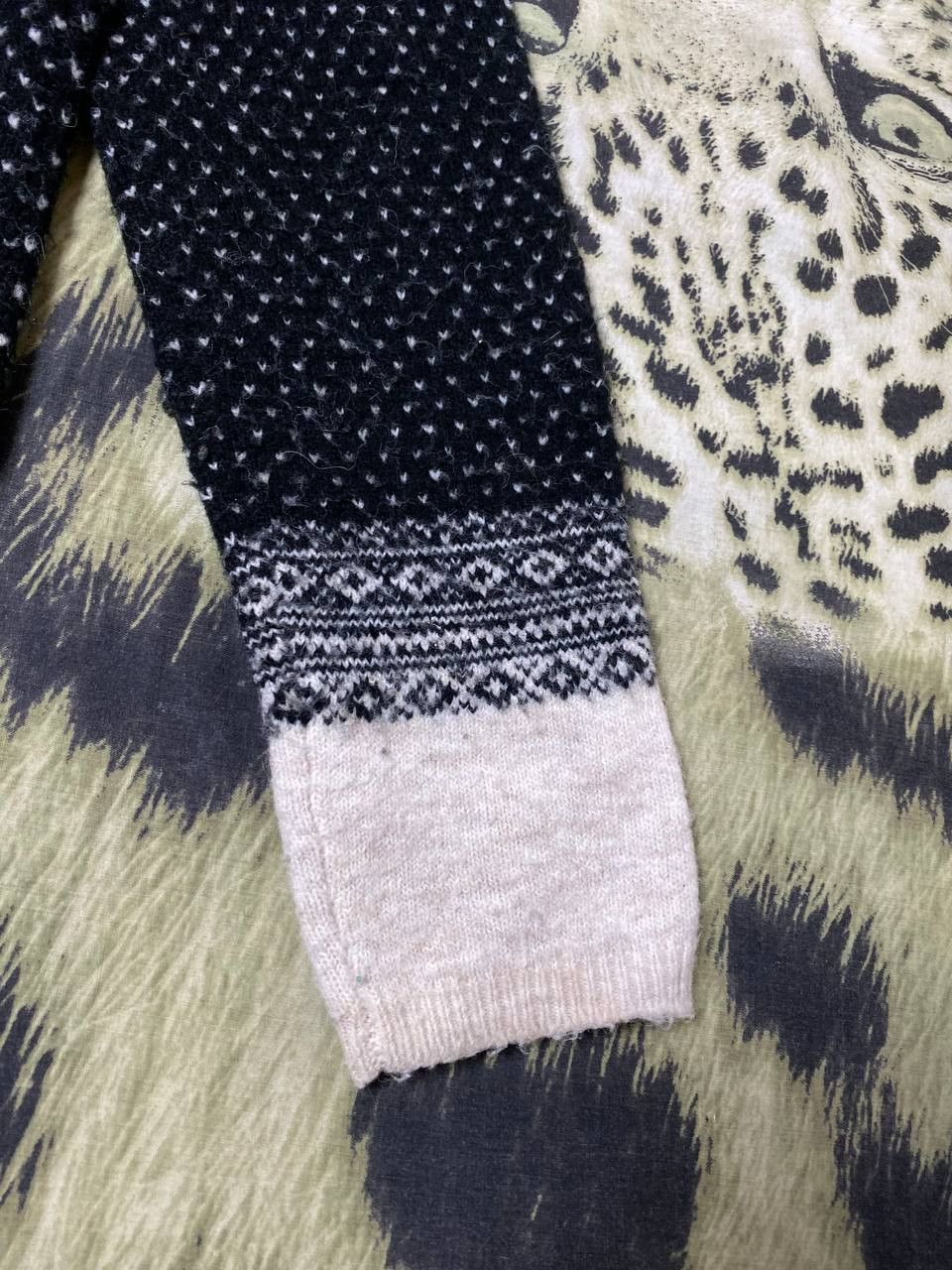 Uniqlo Vintage print Sweaters Uniqlo Y2K size L streetwear Size US L / EU 52-54 / 3 - 18 Thumbnail