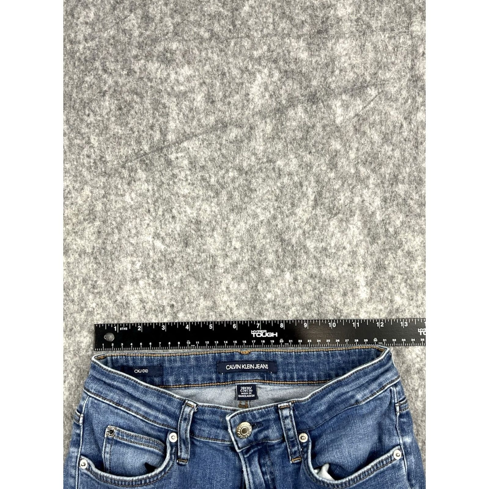 Calvin Klein VINTAGE Calvin Klein Jeans Mens Slim Fit Mid-Rise Blue 28x30 Distressed Logo 5-Pocket Jeans Slim Fit Mens Slim Fit Mid-Rise Blue 28x30 Jeans Size 28" / US 6 / IT 42 - 4 Thumbnail