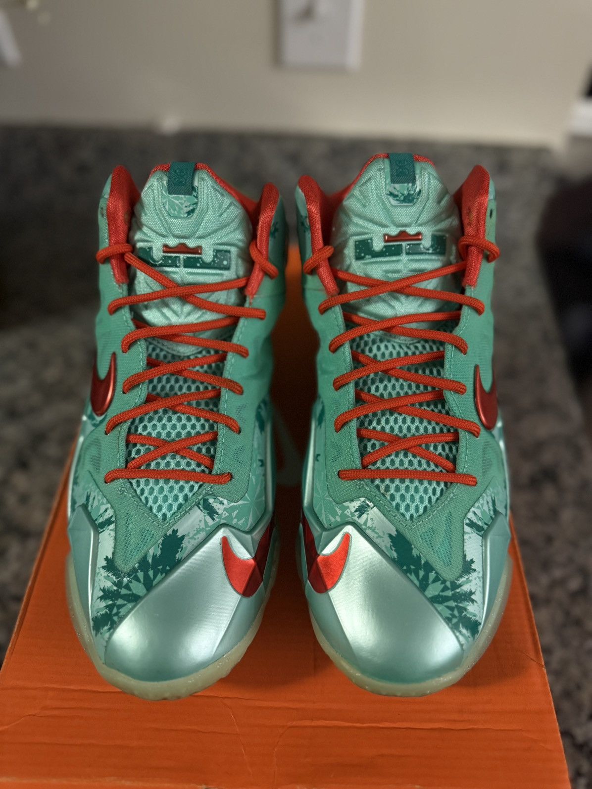 Nike 5.5Y -Nike Lebron XI 11 XMAS Christmas Arctic Green Glow Size US 5.5 / EU 38 - 3 Thumbnail