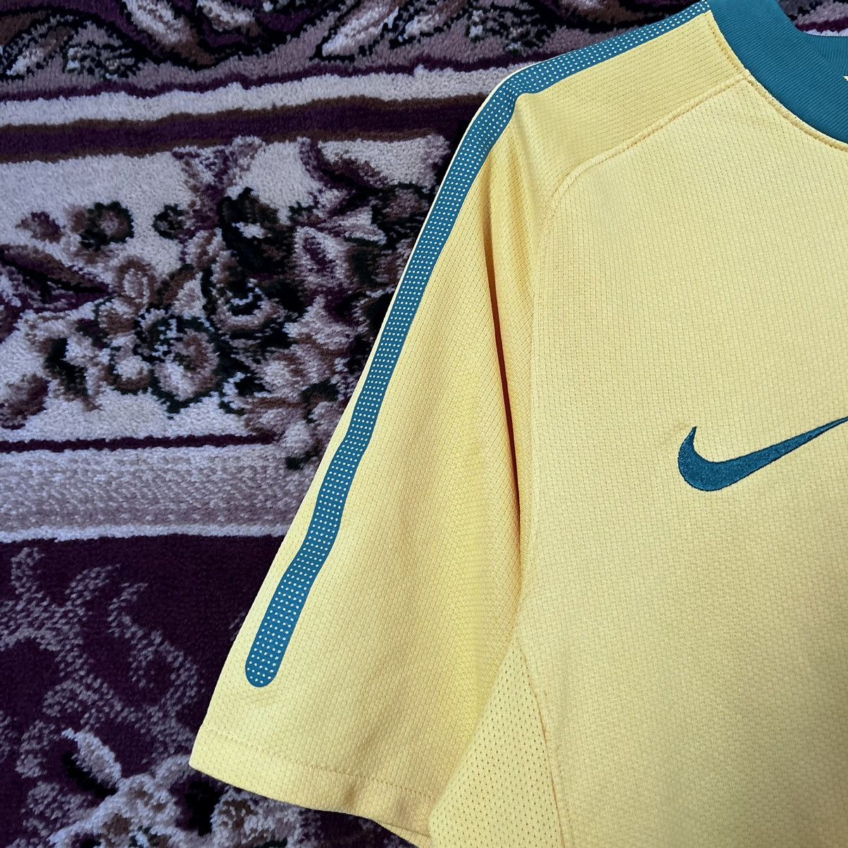Nike BRASIL 2010 2011 HOME FOOTBALL SHIRT SOCCER JERSEY NIKE Size US M / EU 48-50 / 2 - 7 Thumbnail