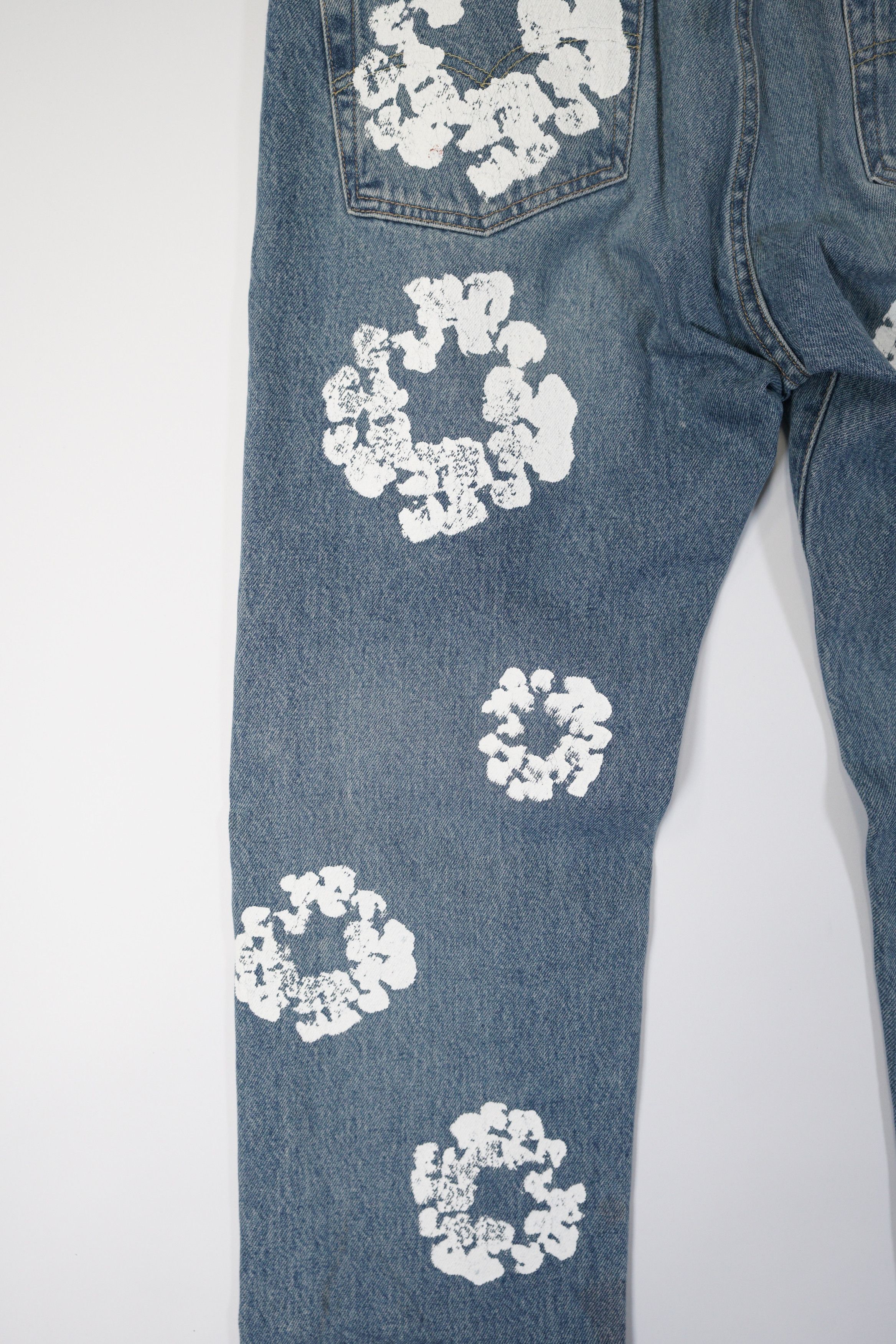 DENIM TEARS Denim Tears x Levi's Cotton Wreath Jean Light Wash Size US 32 / EU 48 - 8 Thumbnail