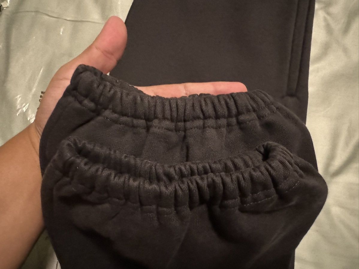 Balenciaga × Gap × Kanye West Yeezy Gap Sweatpants Black Size Small (Women’s/Unisex) Size US 30 / EU 46 - 4 Thumbnail