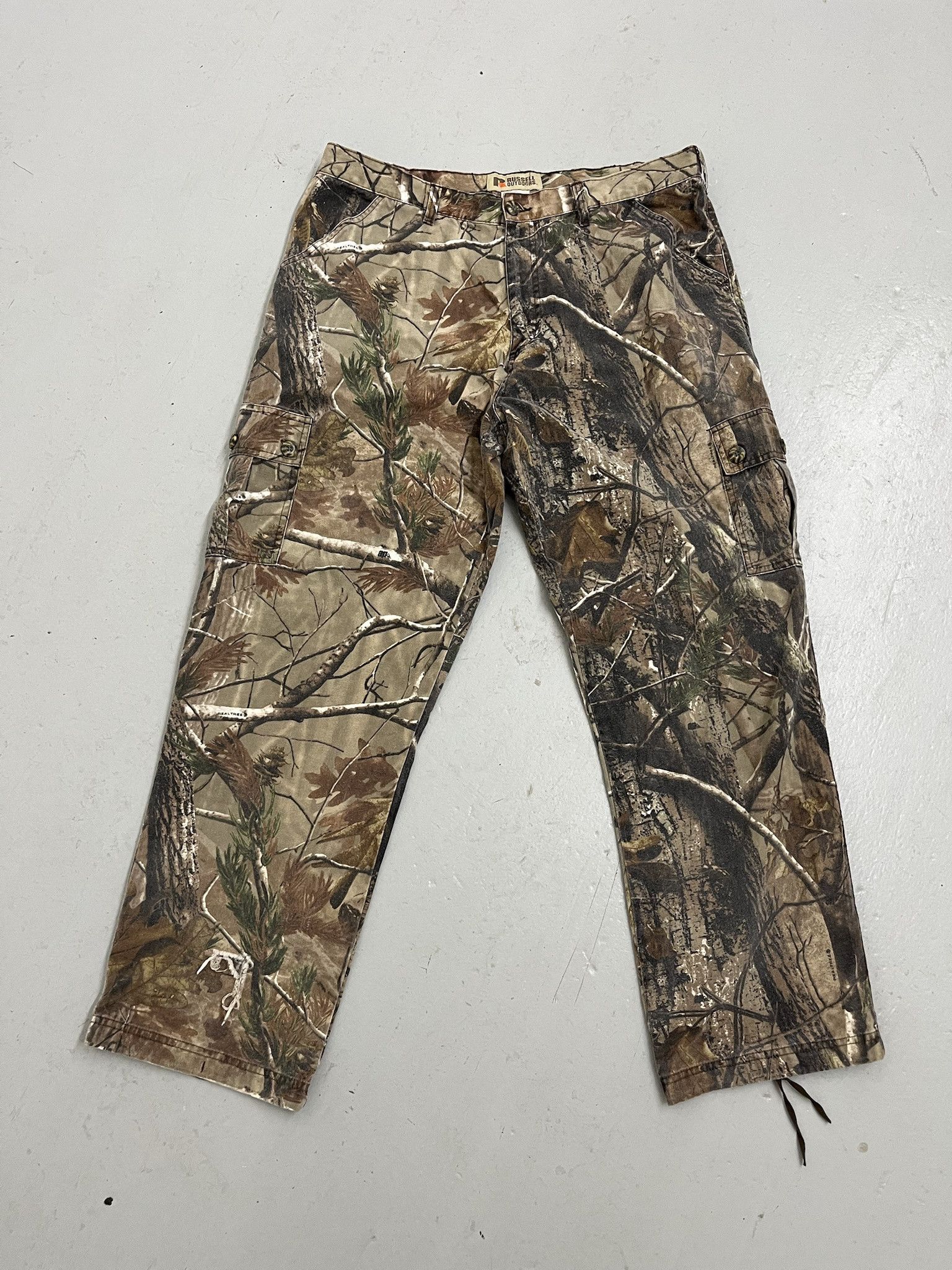 Vintage Vintage Realtree Camo Cargo Pants Size 38 Size US 38 / EU 54 - 1 Thumbnail