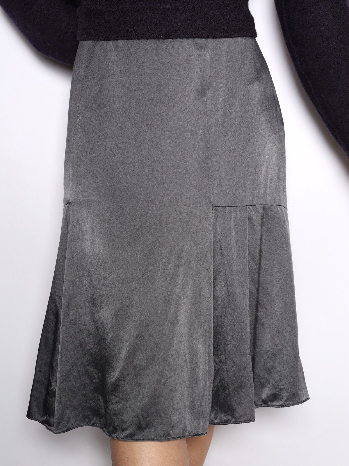 John Galliano Galliano Silk Mid Skirt Washed Grey with Brooch Size 27" / US 4 / IT 40 - 2 Thumbnail