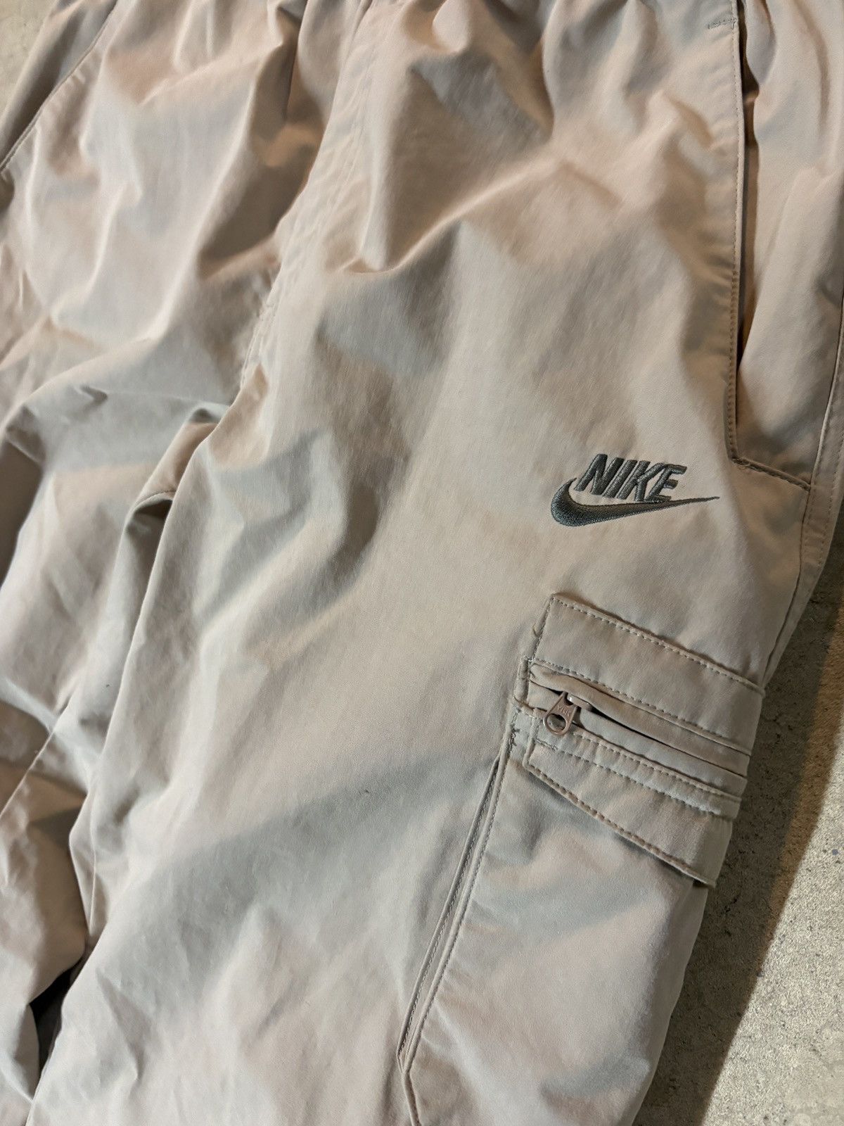 Nike Vintage 00’s Nike Y2K Cargo Pants Tan Size Small Size US 30 / EU 46 - 2 Thumbnail