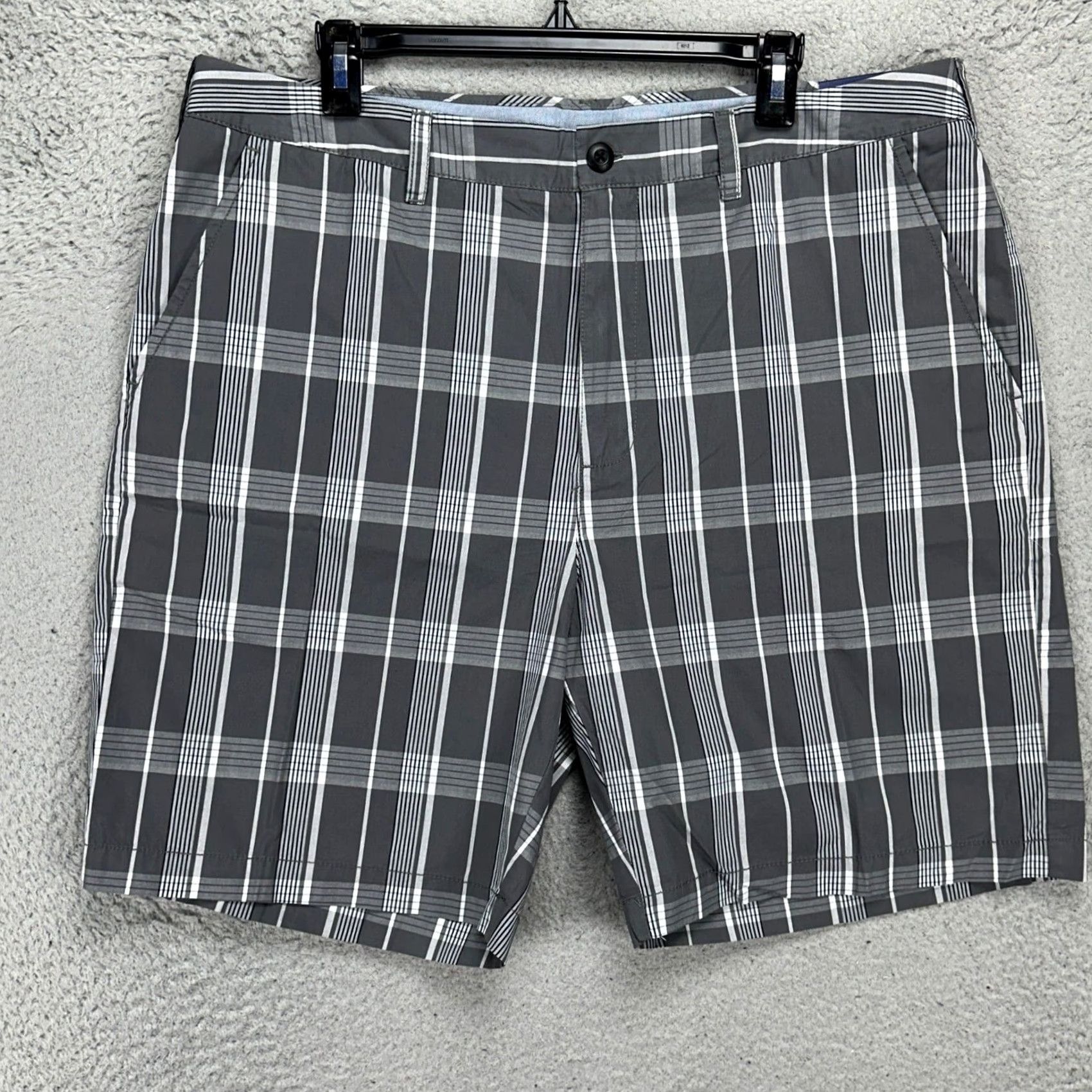 Croft & Barrow VINTAGE Croft Barrow Mens Classic Plaid Shorts 38X9 Grey Relaxed Fit Khakis Casual NEW Size US 38 / EU 54 - 3 Thumbnail