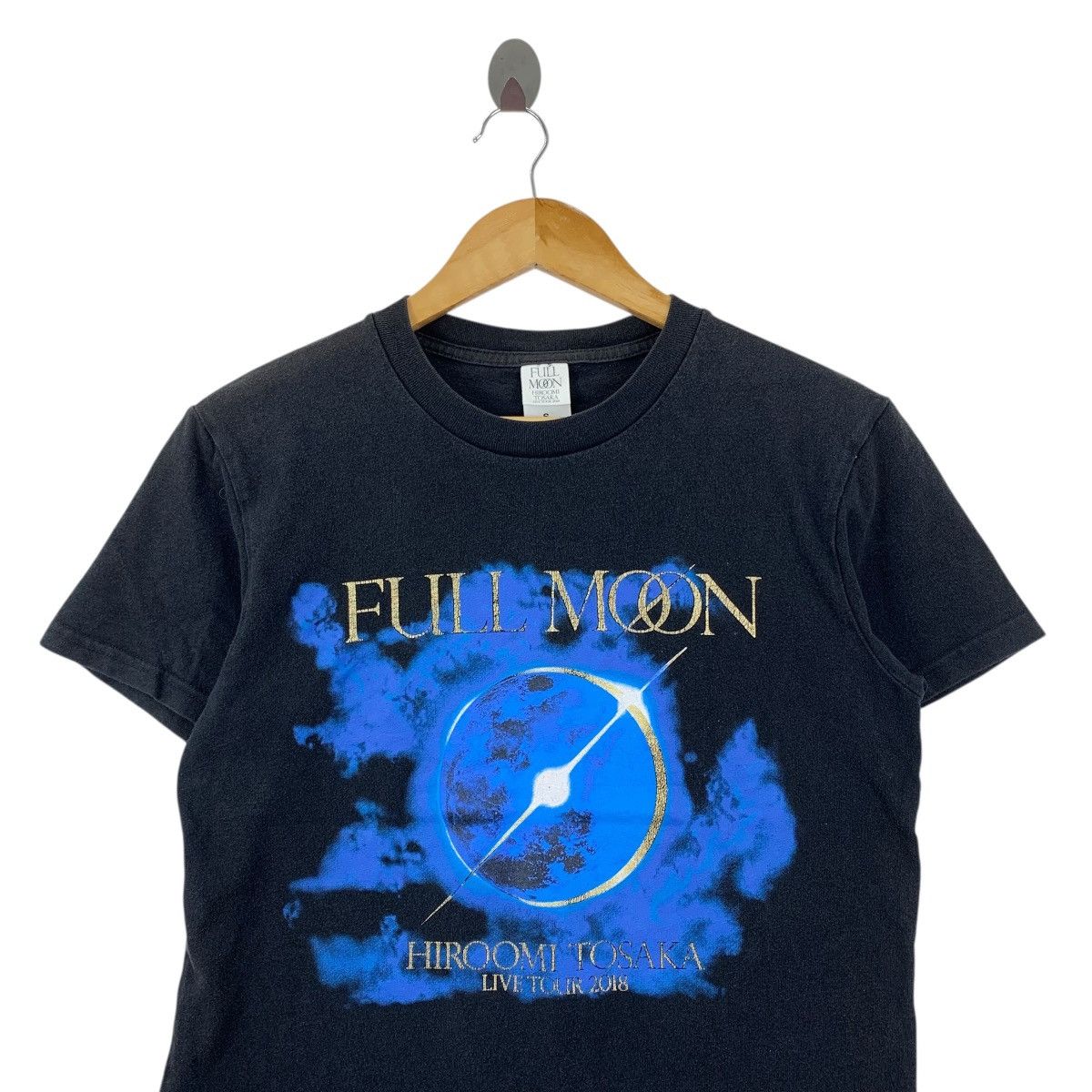 Japanese Brand HIROOMI TOSAKA Full Moon 2018 Japanese Singer Band Tshirt Size US S / EU 44-46 / 1 - 2 Thumbnail