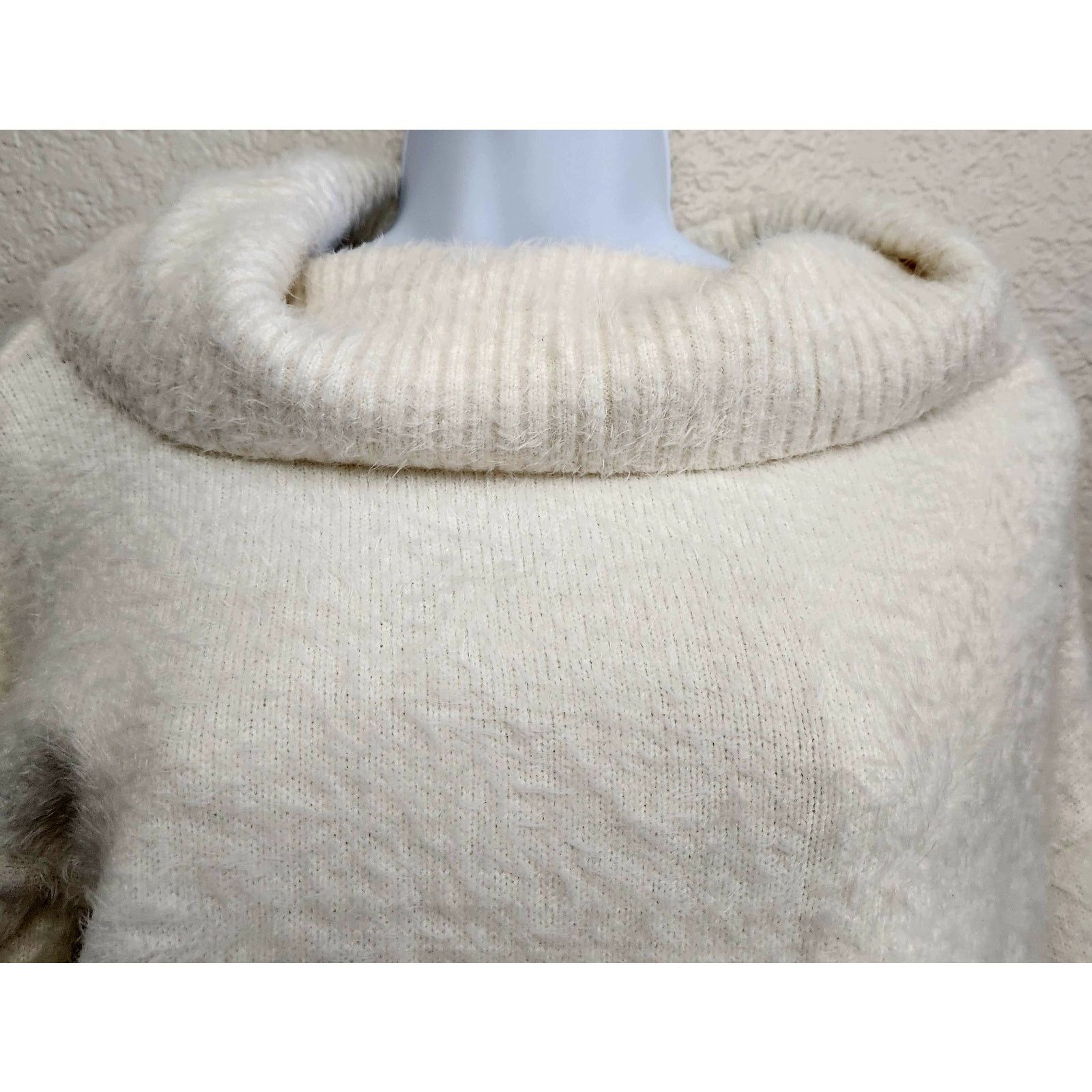 Other Earth Music & Ecology Cream Cowl Neck Cropped Sweater Large Size L / US 10 / IT 46 - 2 Thumbnail