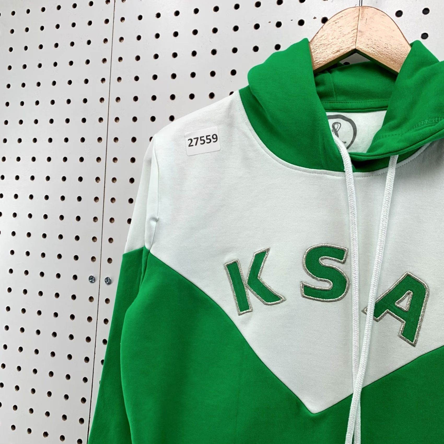 Vintage FIFA World Cup 2022 Saudi Arabia Hooded Sweatshirt Small Green White Mens Size US S / EU 44-46 / 1 - 4 Thumbnail