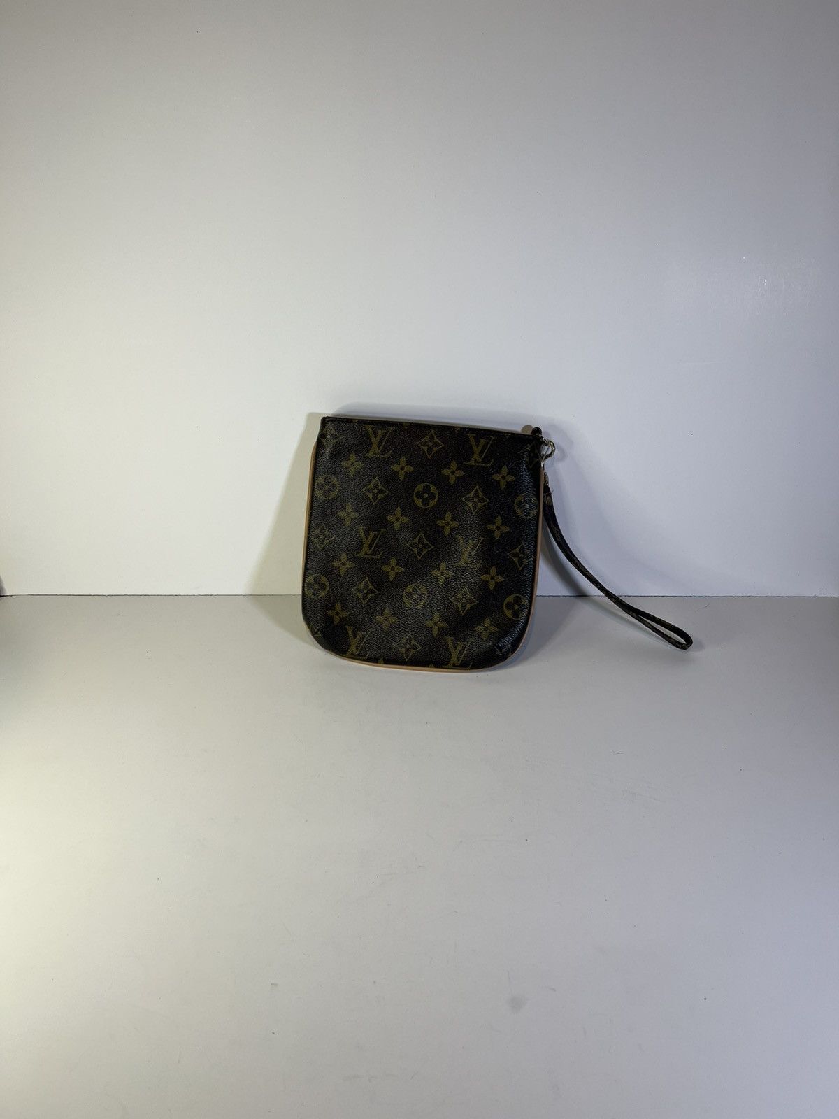 Louis Vuitton Louis Vuitton Monogram Partition Wristlet in brown luxury Size ONE SIZE - 2 Thumbnail