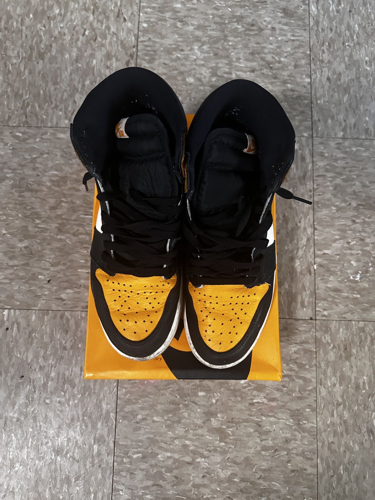 Nike Air Jordan 1 Retro High OG 'Yellow Toe' Size US 11 / EU 44 - 5 Thumbnail