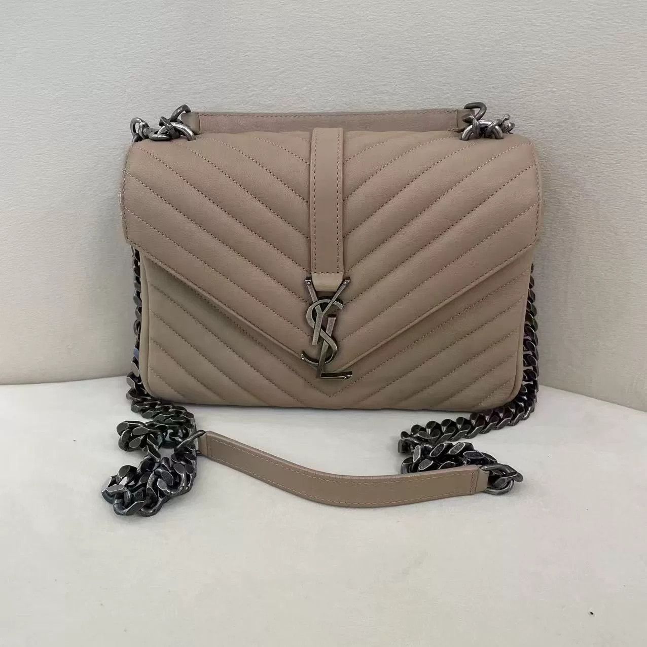 Yves Saint Laurent YSL V-Stitch Envelope Chain Shoulder Bag Size ONE SIZE - 1 Thumbnail