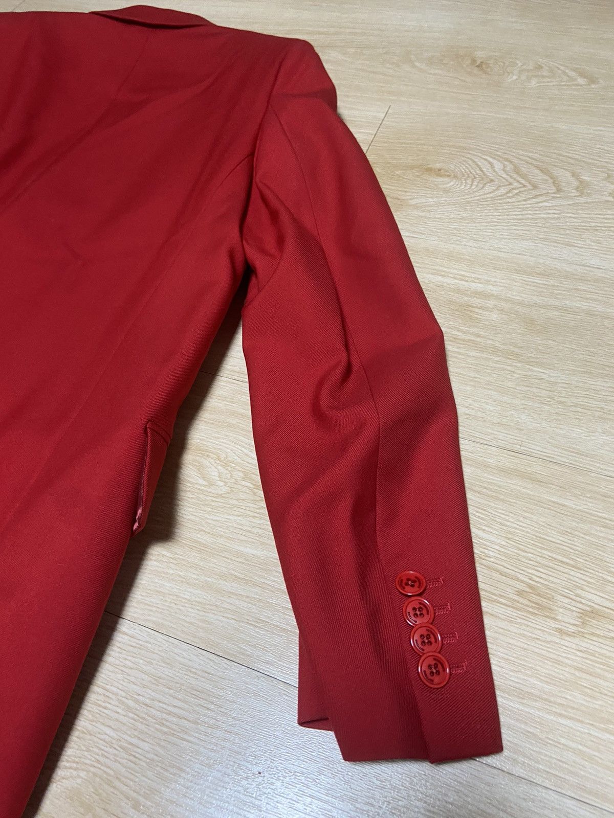 Vetements M Vetements FW17 oversized Red coat Size US M / EU 48-50 / 2 - 7 Thumbnail