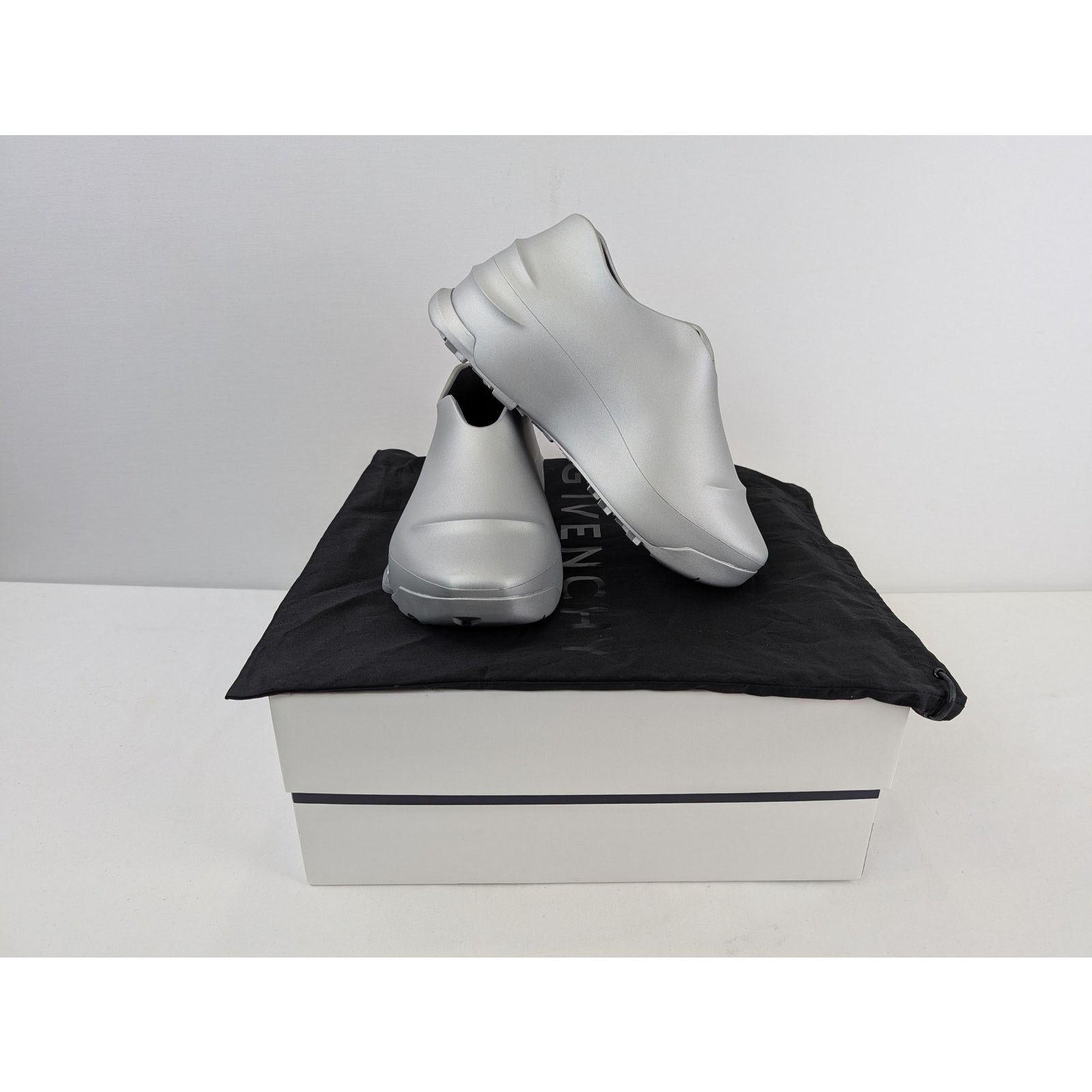 Givenchy o1rshd1 Show Low Shoe Boots in Silvery Size US 10 / EU 43 - 13 Thumbnail