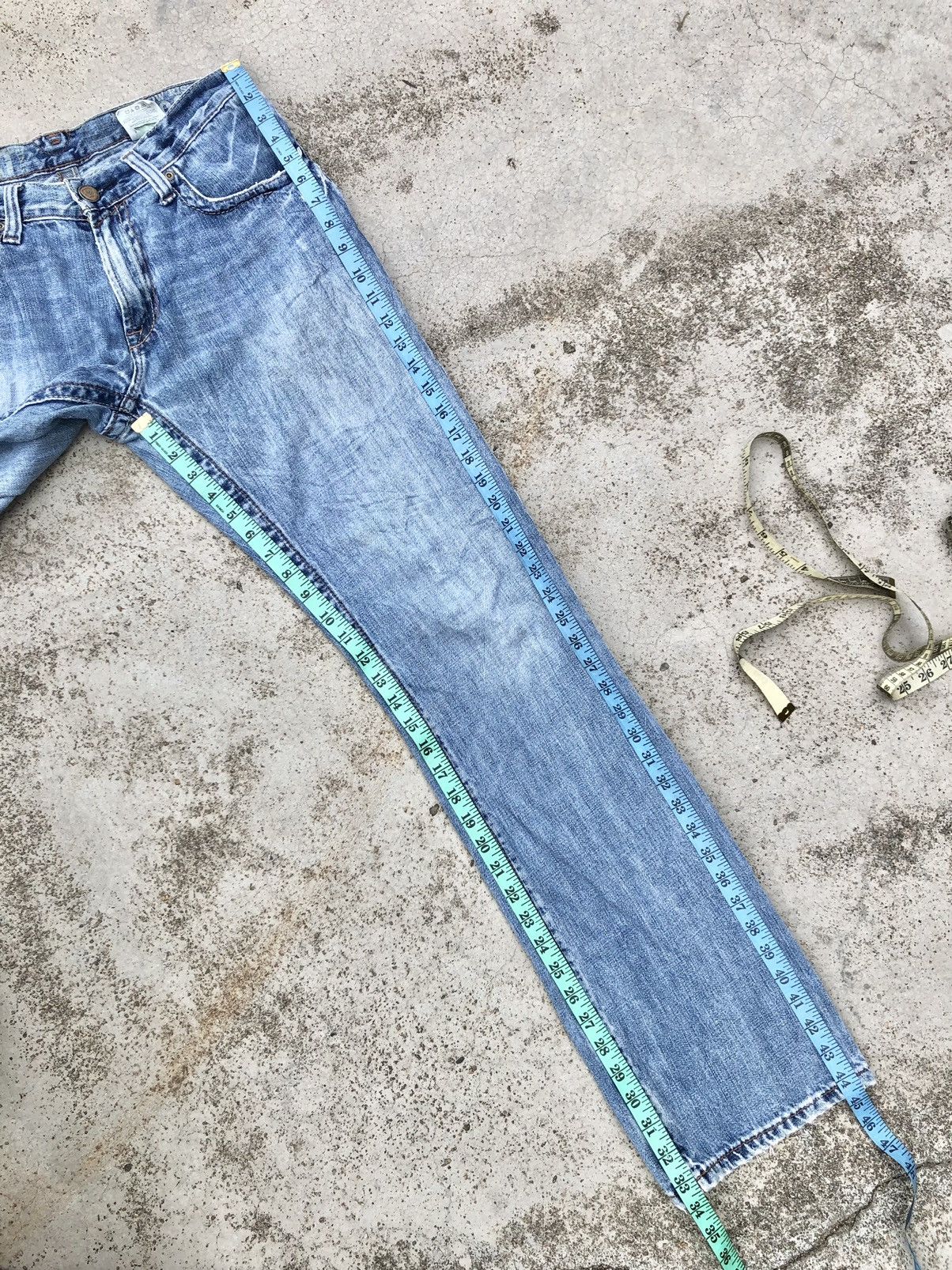 Ariat WASHED BLUE DISTRESSED DENIM BY ARIAT Size US 31 - 8 Thumbnail