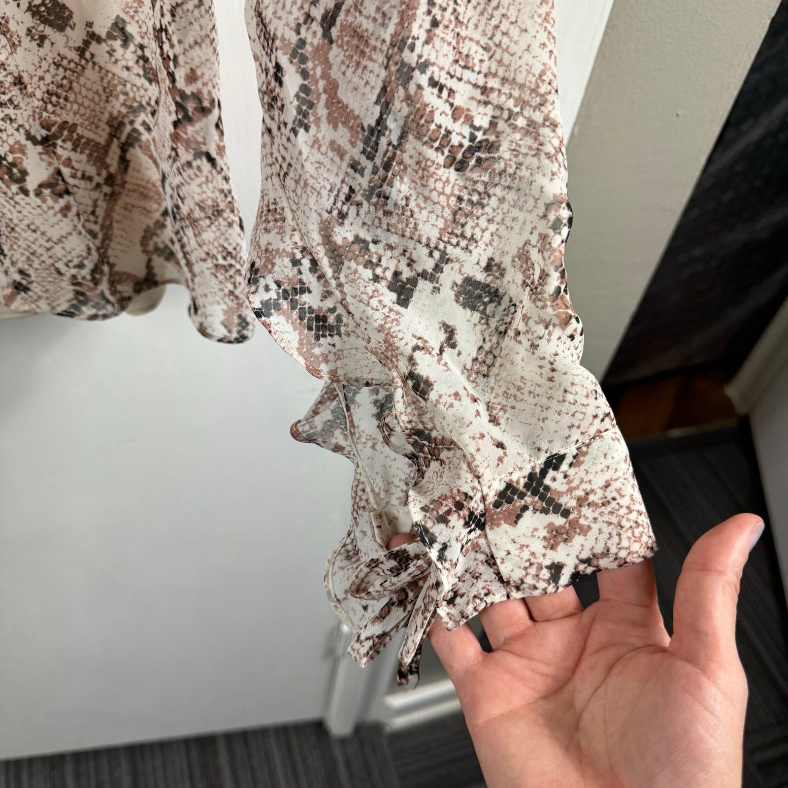 Karen Millen Karen Millen brown cream snake print ruffle trip high neck Size M / US 6-8 / IT 42-44 - 4 Thumbnail