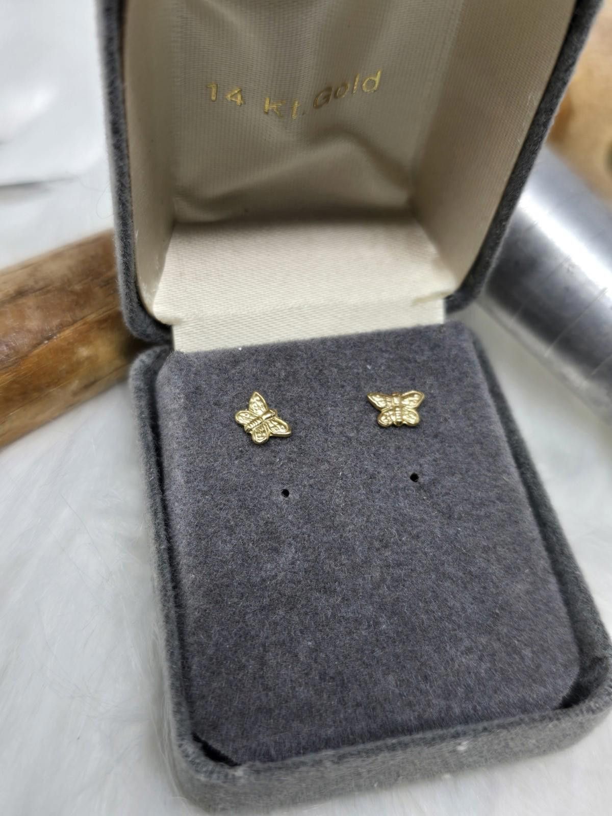 The Unbranded Brand 14K Yellow Gold Tiny Butterfly Stud Earrings Pierced Size ONE SIZE - 3 Thumbnail
