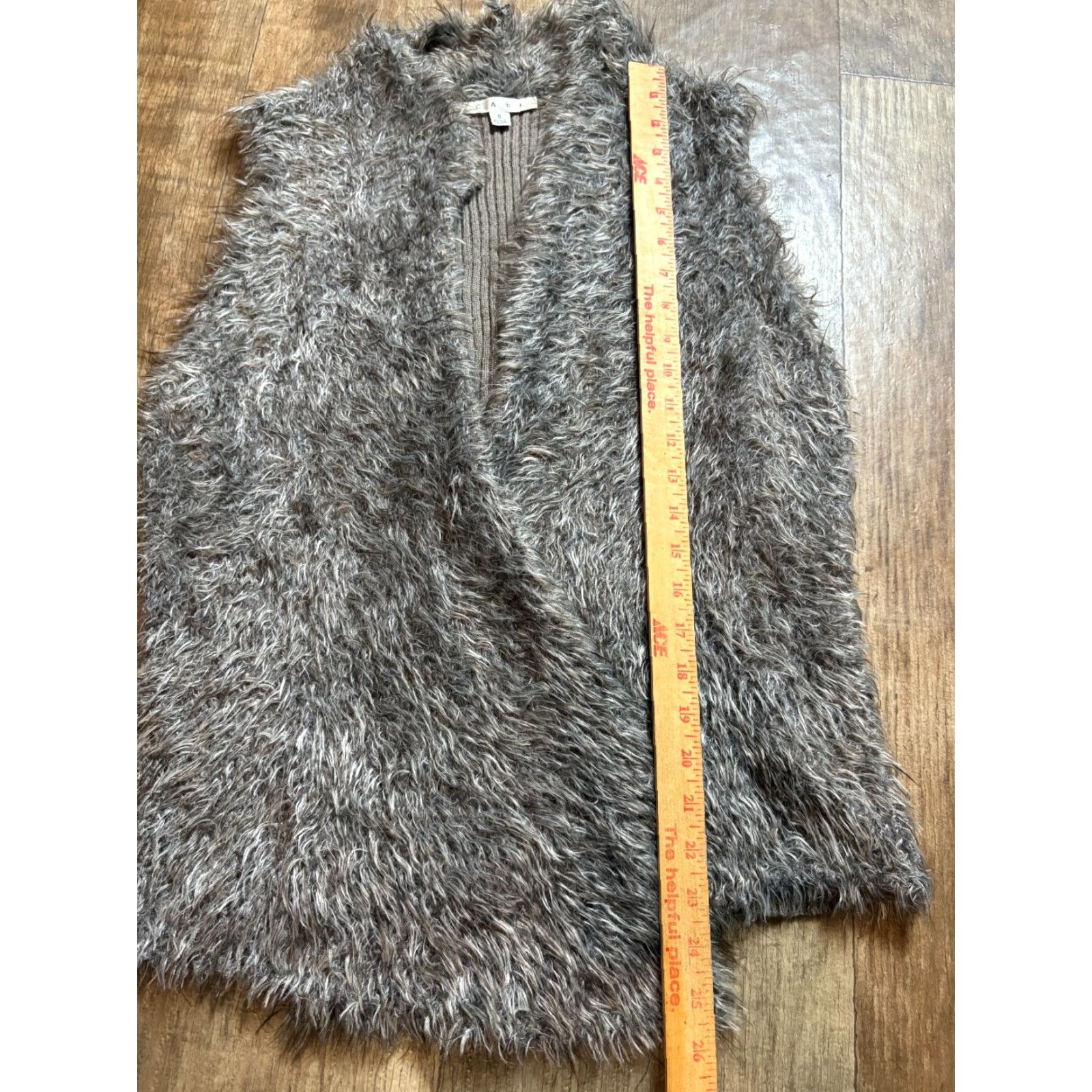 Vintage CAbi Jacket Open Front Womens S Faux Fur Sleeveless Gray Jacket Womens Small Open Front Gray CAbi Sleeveless Animals Theme Limited Open Front Size S / US 4 / IT 40 - 2 Thumbnail