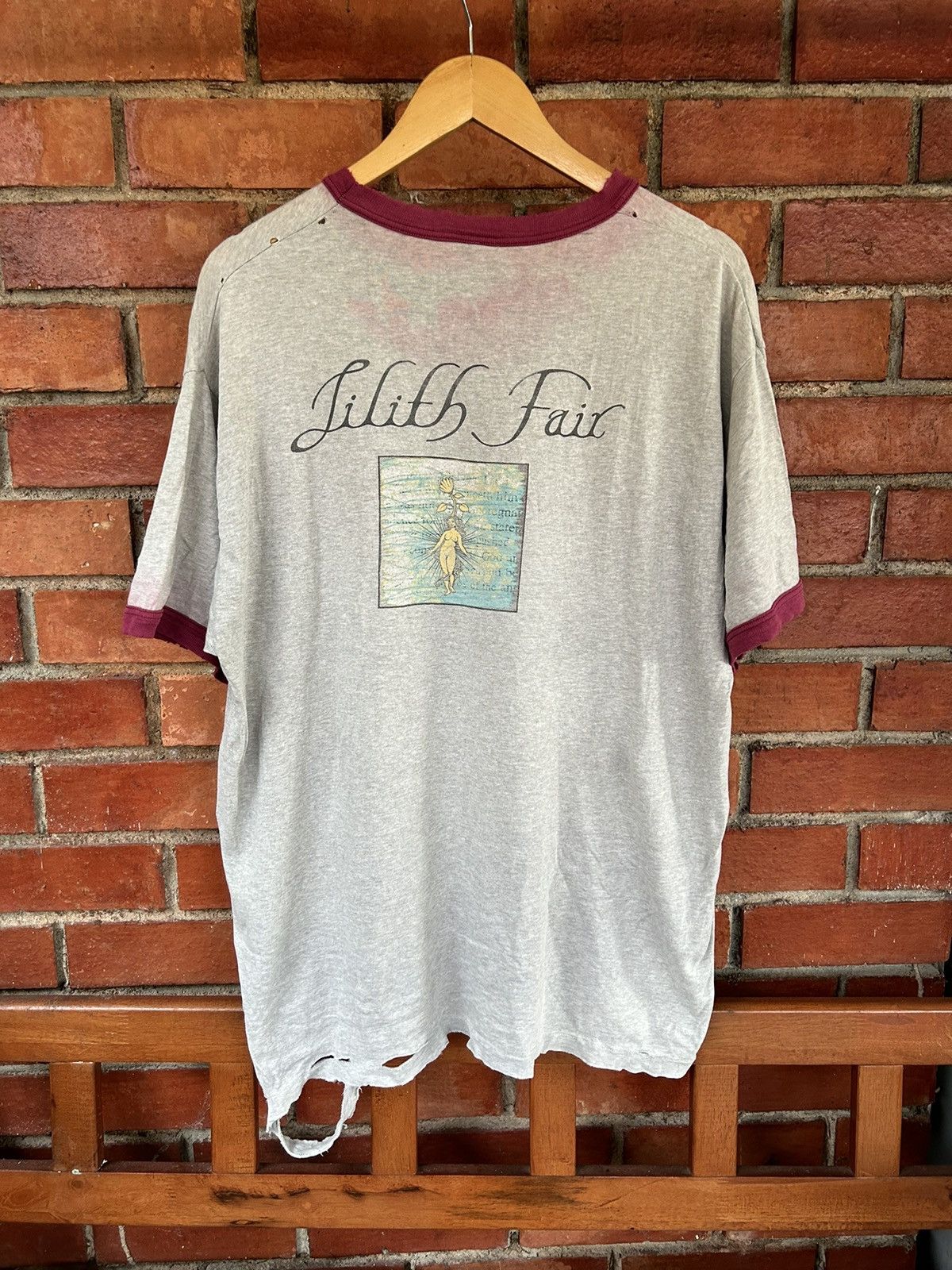 💥 1990s DISTRESSED LILITH FAIR FESTIVAL SHIRT