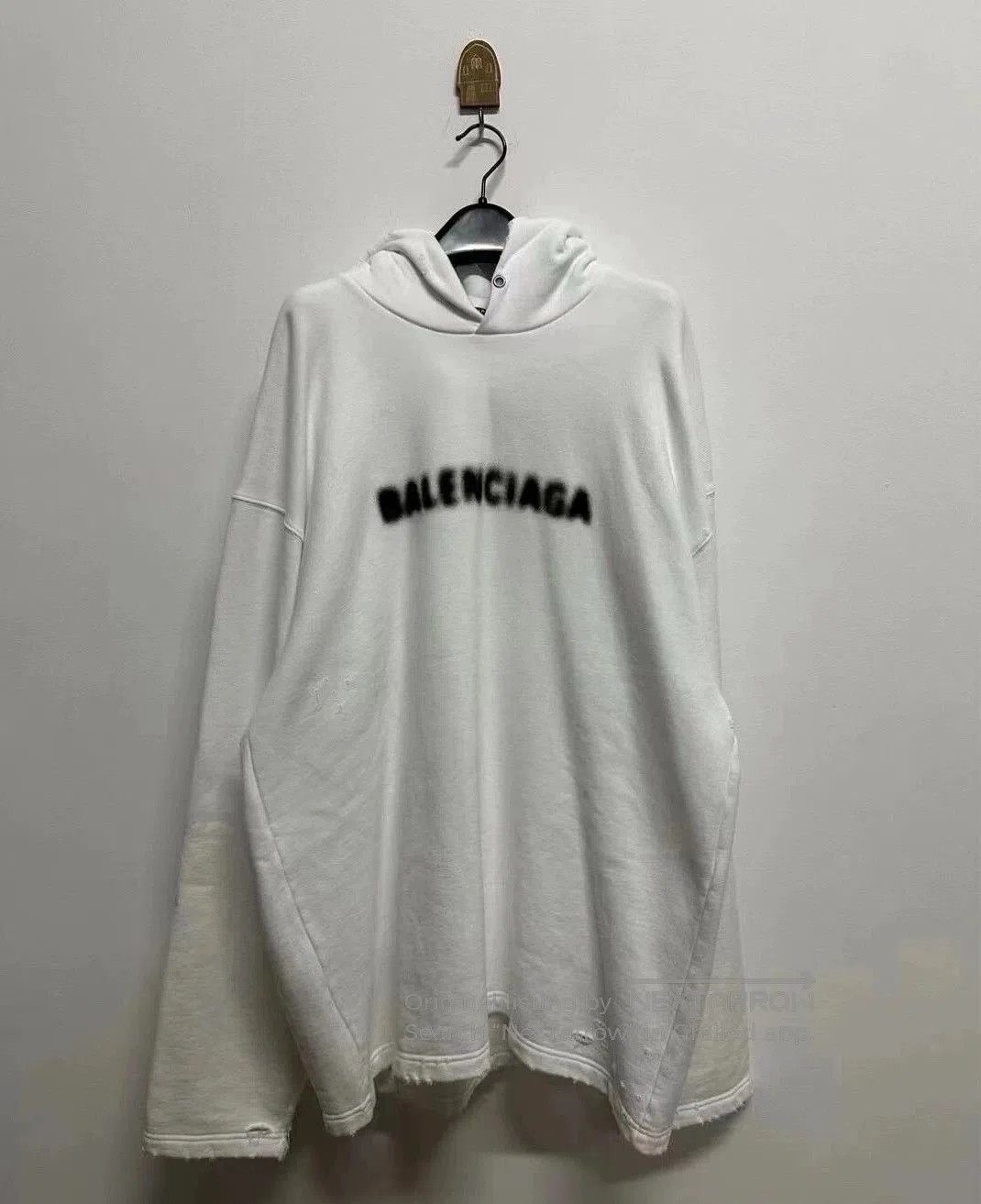 Balenciaga Balenciaga S22 White Distressed Logo Sweatshirt. Size US S / EU 44-46 / 1 - 1 Thumbnail