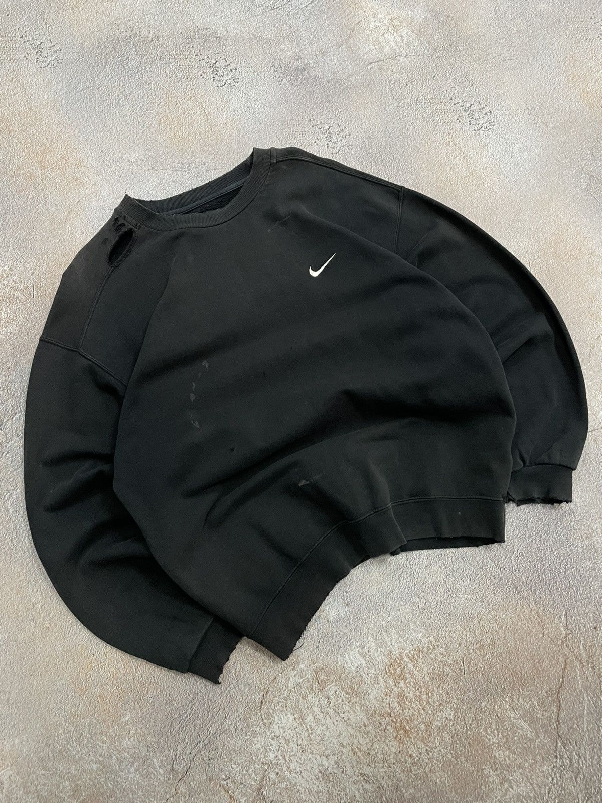 Nike Vintage Nike Small Swoosh Distressed Sweatshirt Size US L / EU 52-54 / 3 - 1 Thumbnail