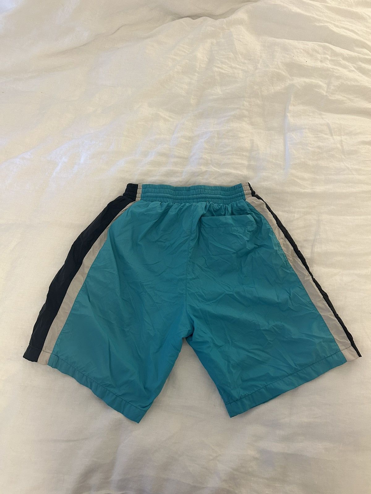 Mitchell & Ness Vancouver Grizzlies Shorts (Size Small) Size US 33 - 2 Thumbnail