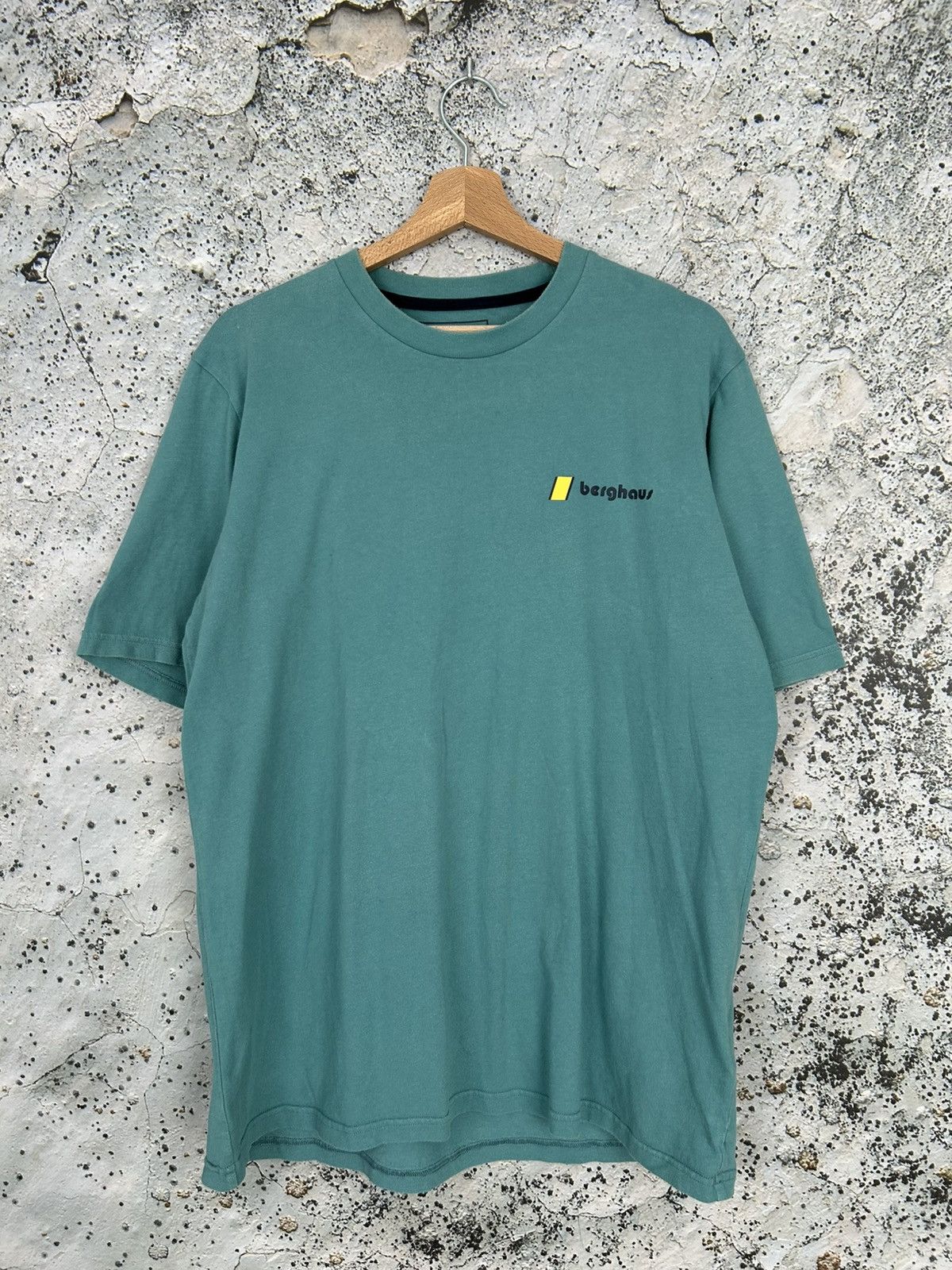 Berghaus Berghaus Everest Graphic Outdoor Tee Streetwear Rap Baggy Size US L / EU 52-54 / 3 - 3 Thumbnail