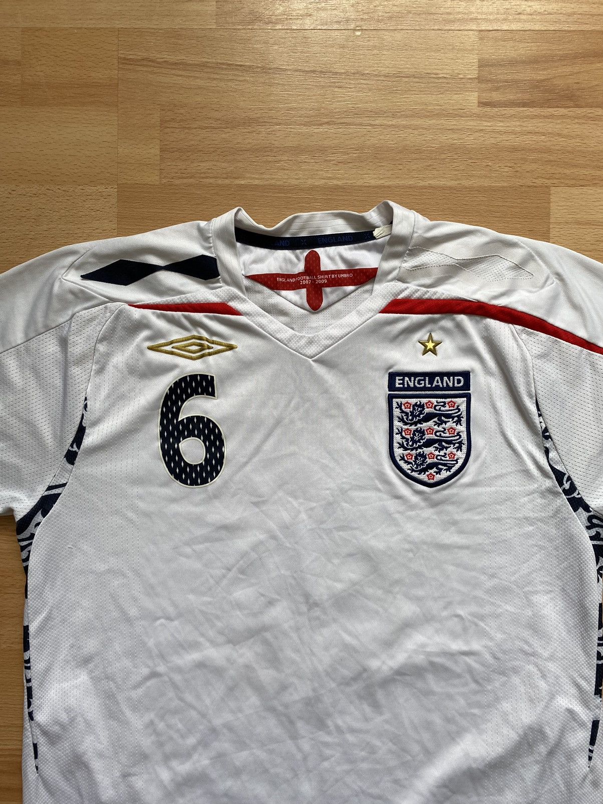 Umbro Authentic Umbro England 2007 John Terry #6 Soccer Jersey. Size US M / EU 48-50 / 2 - 5 Thumbnail