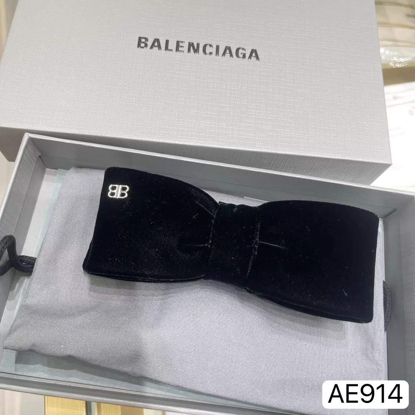 Balenciaga Balenciaga Bow Hair Clip New with Dust Bag & Box Size ONE SIZE - 3 Thumbnail
