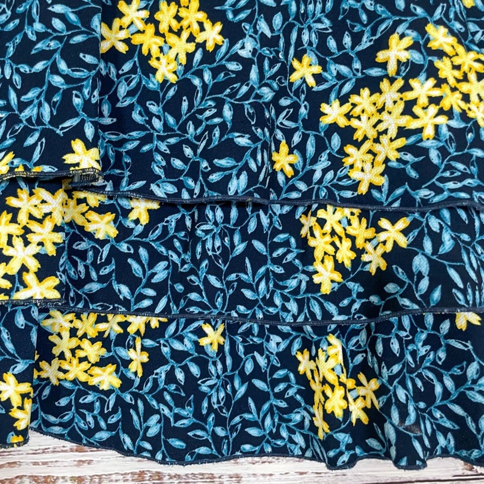 Zara Zara Navy Floral Tiered Front Festival Crop Top EUC Medium Size M / US 6-8 / IT 42-44 - 5 Thumbnail